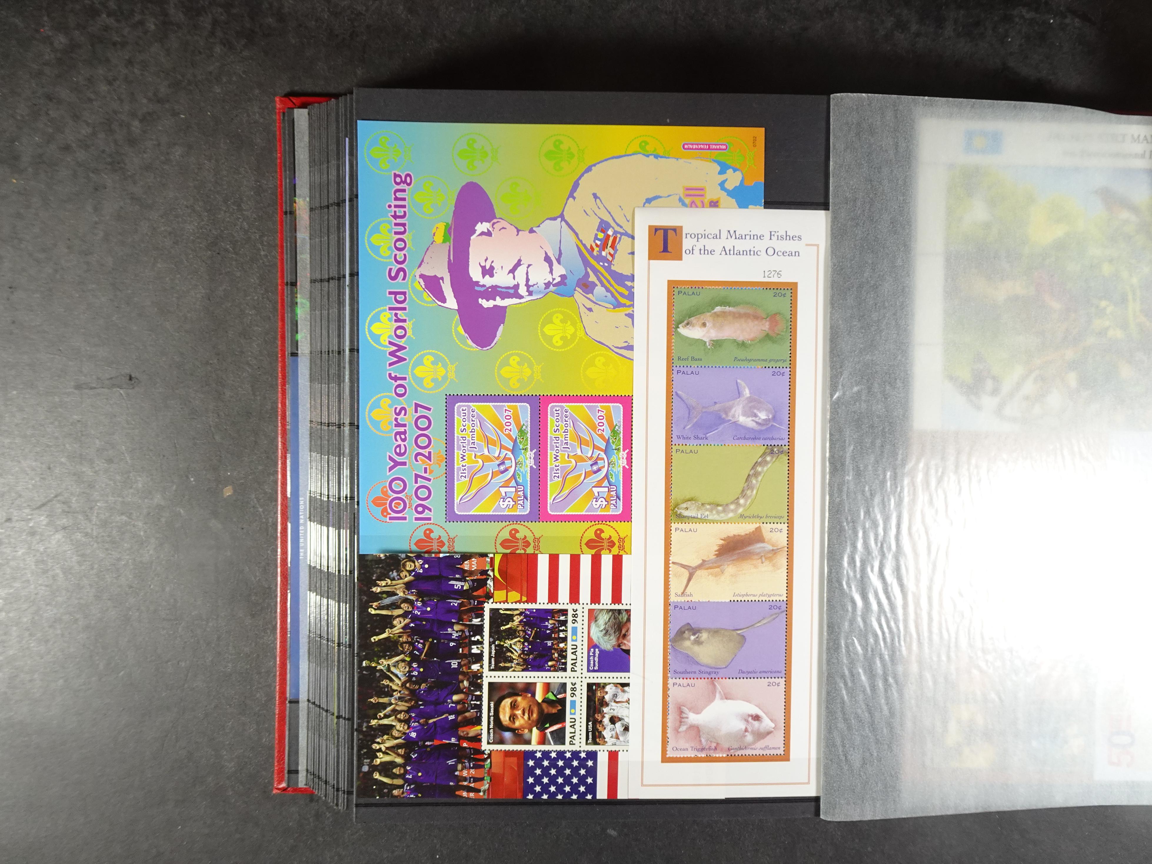 Palau 230 postfrisse blokken. €1,20 per stuk.
Enorme cat. waarde.
Koopje. 44