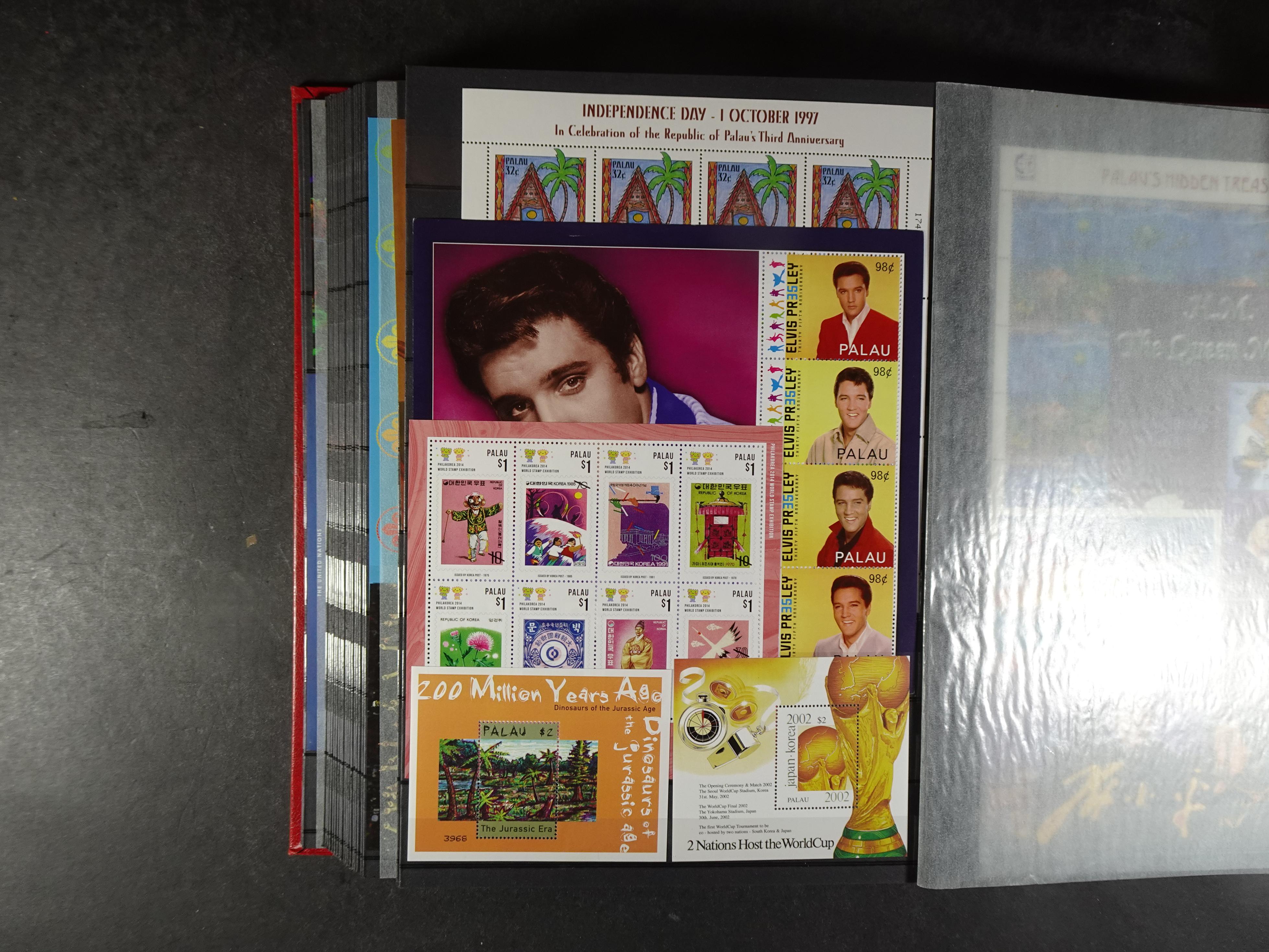 Palau 230 postfrisse blokken. €1,20 per stuk.
Enorme cat. waarde.
Koopje. 48