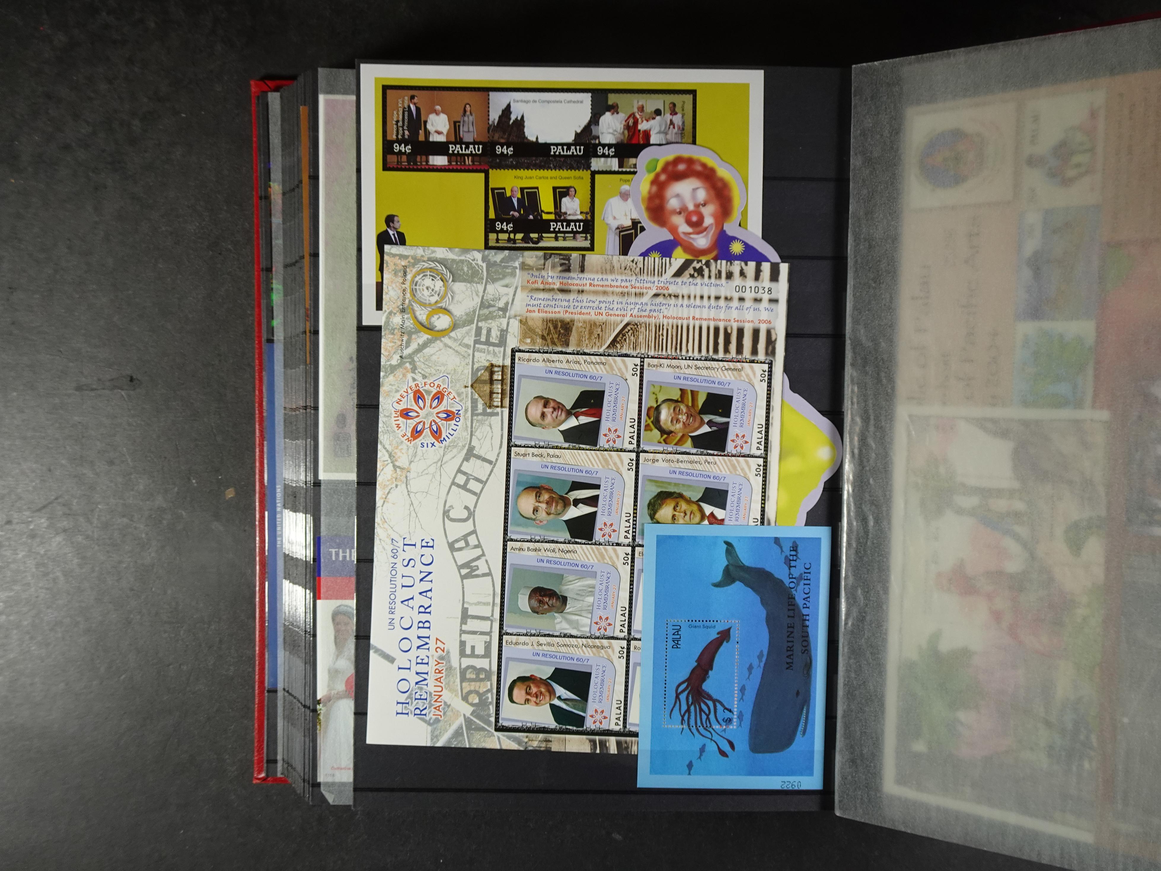 Palau 230 postfrisse blokken. €1,20 per stuk.
Enorme cat. waarde.
Koopje. 52