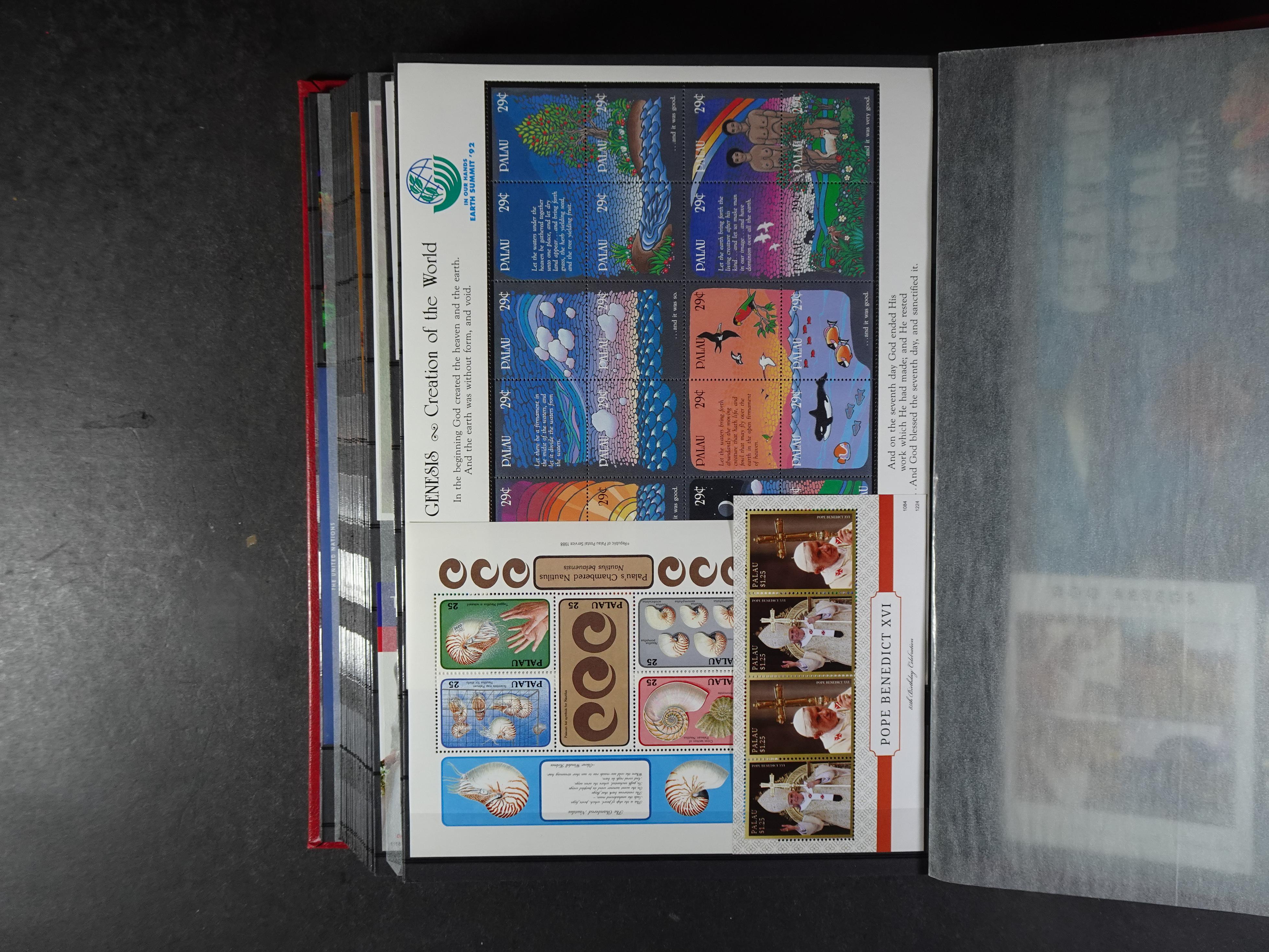 Palau 230 postfrisse blokken. €1,20 per stuk.
Enorme cat. waarde.
Koopje. 54