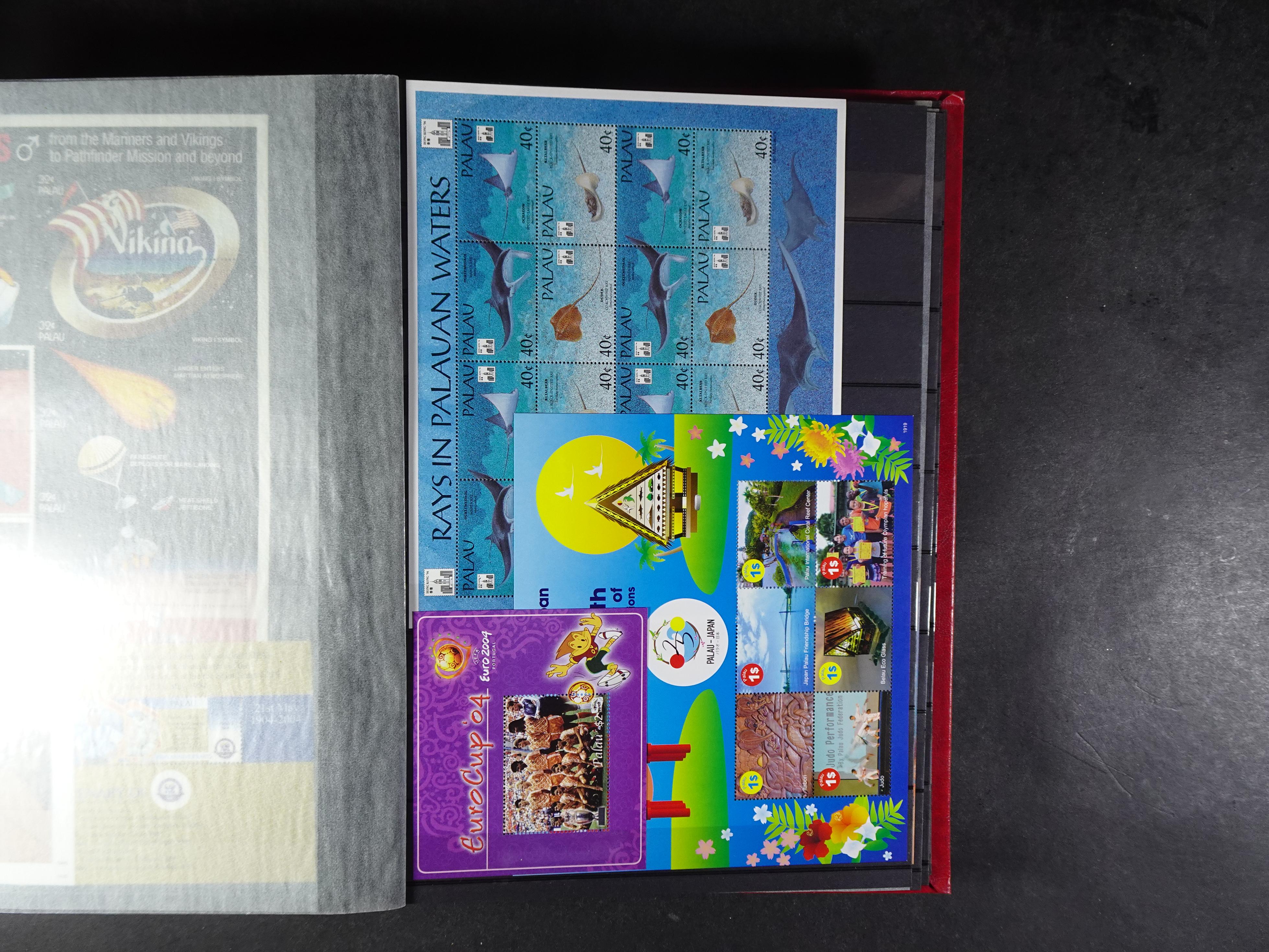 Palau 230 postfrisse blokken. €1,20 per stuk.
Enorme cat. waarde.
Koopje. 57