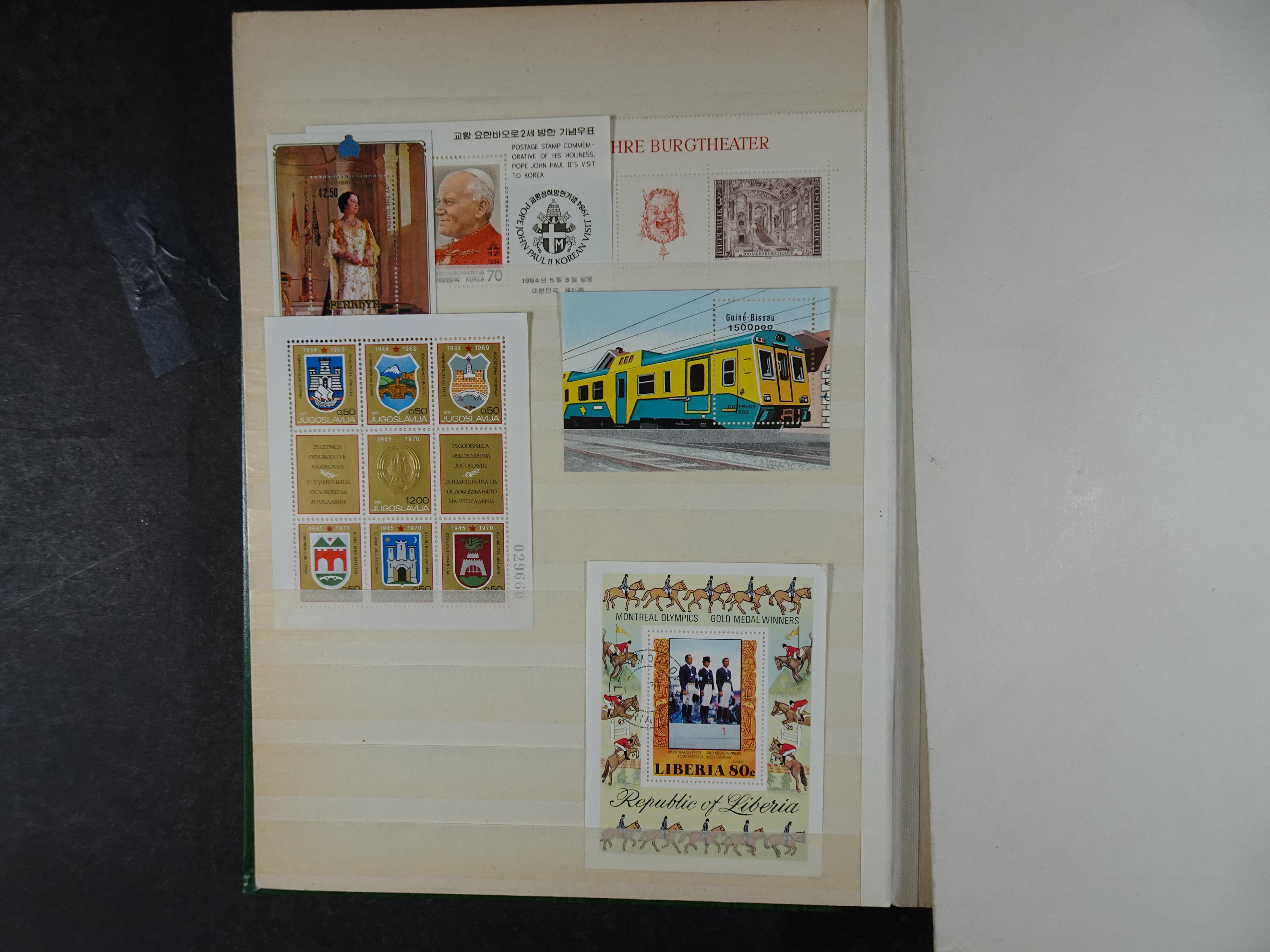 Meest postfrisse partij, veel motief mooie koop.  18