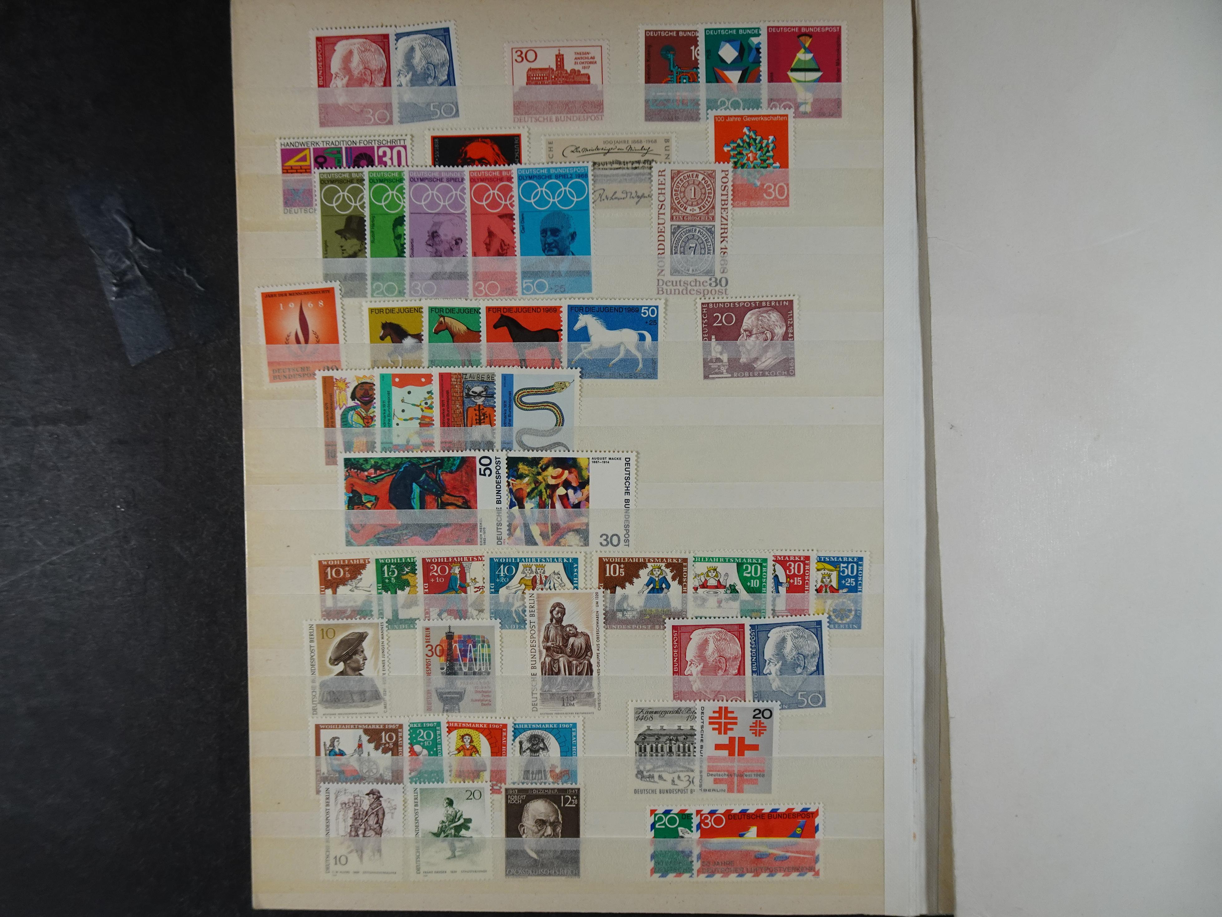 Meest postfrisse partij, veel motief mooie koop.  47