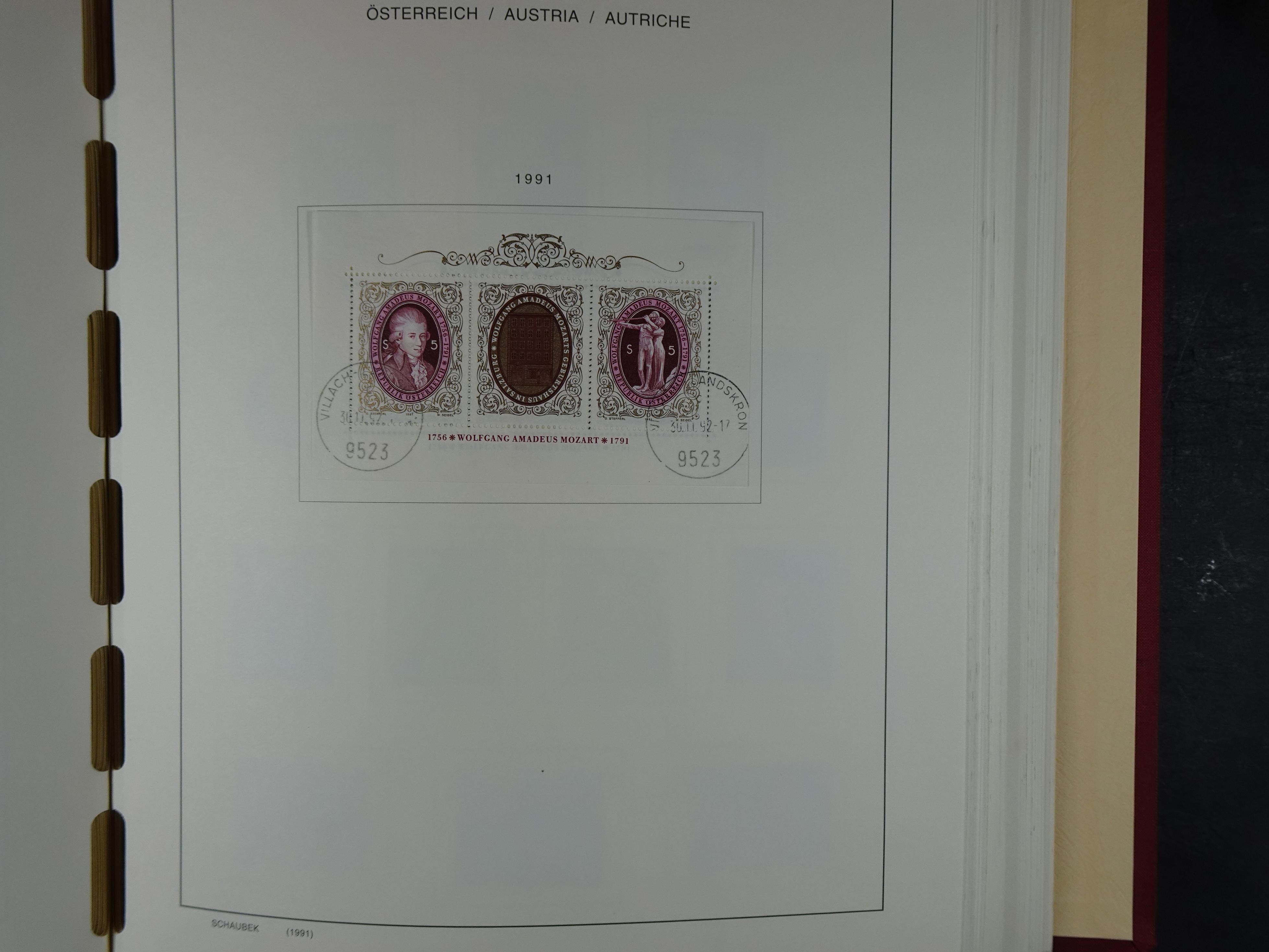 Mooie verzameling met klassiek veel extra's.
Zeer hoge cat waarde. 221