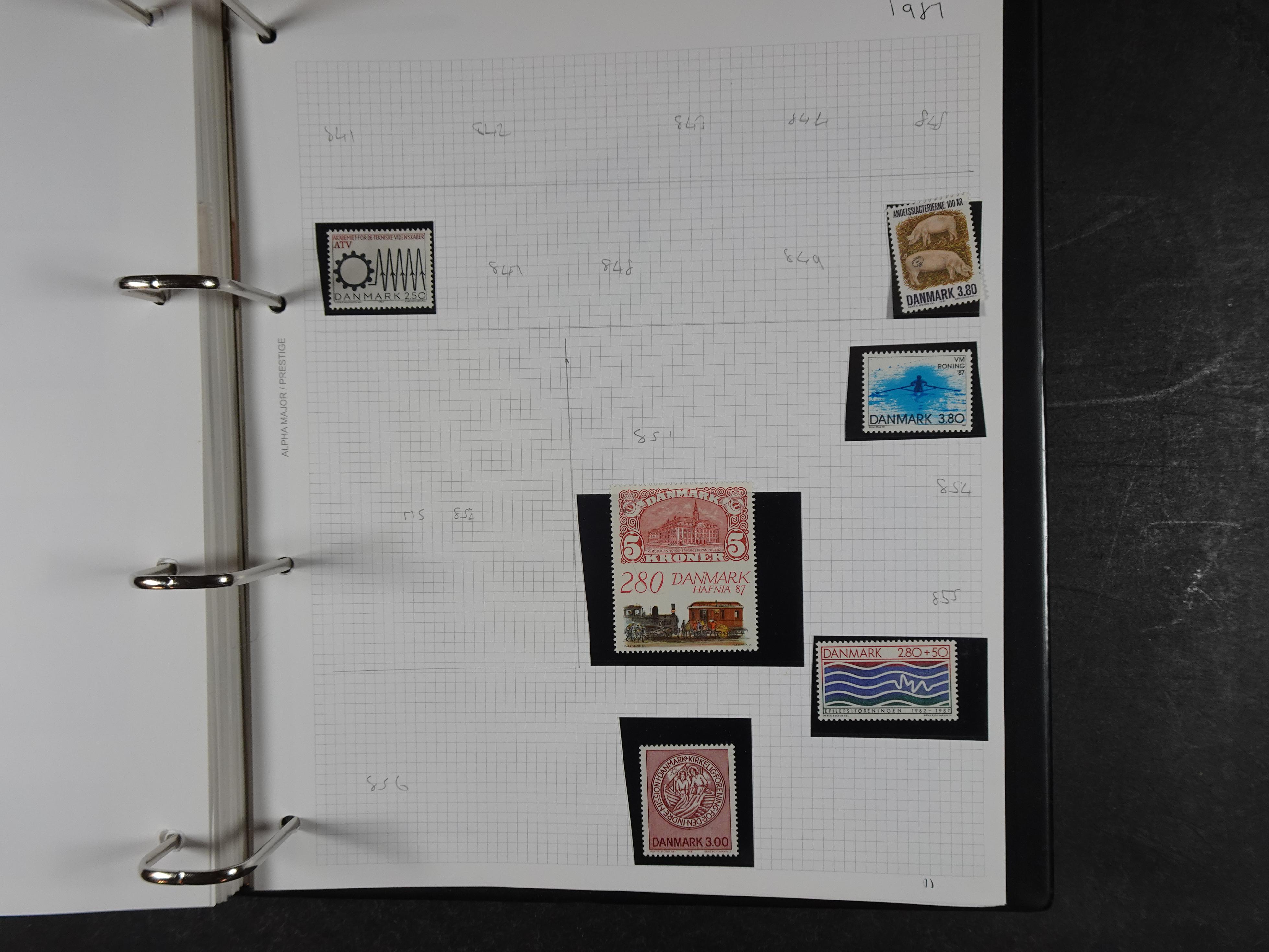 Mooie deels gespecialiseerde verzameling wel rommelig geheel met hoge waarde.  126