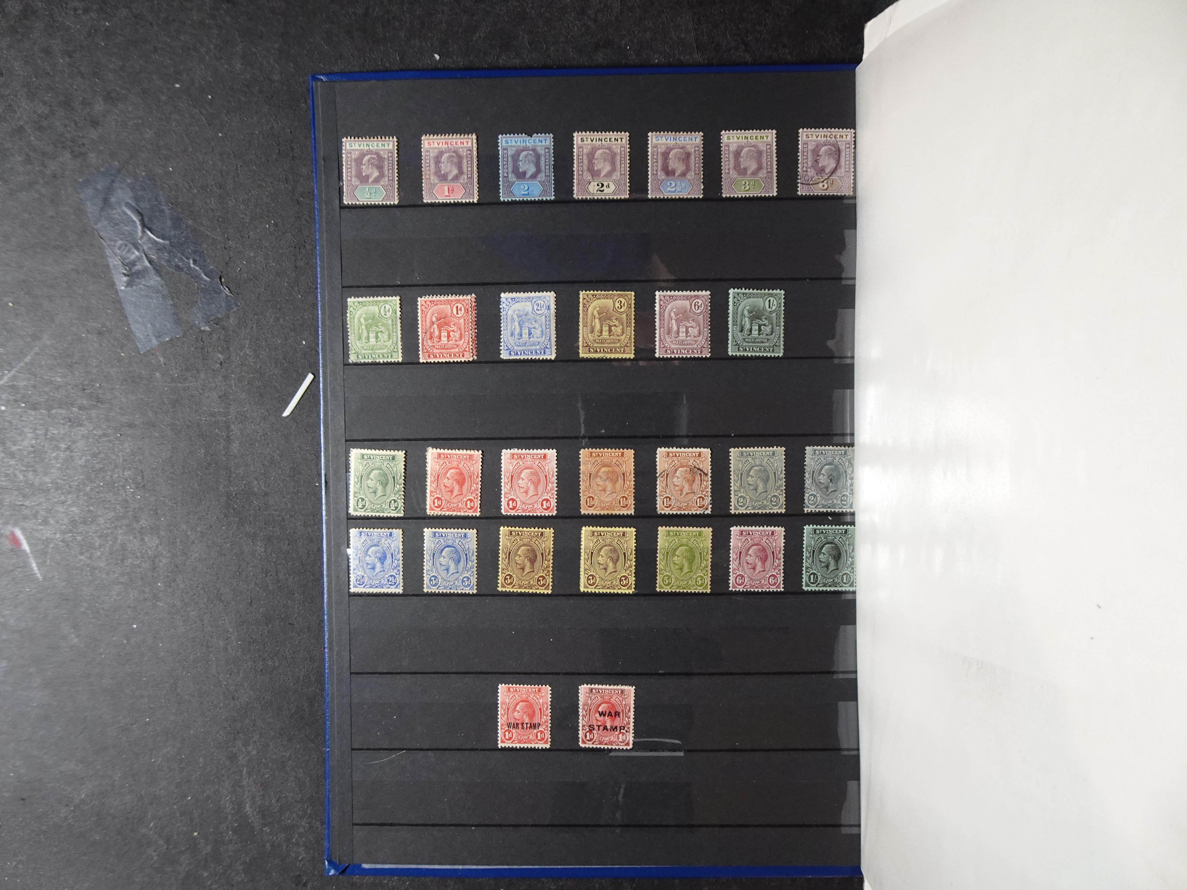 Leuke verzameling veel dubbel op elkaar gestoken aanwezig. 2