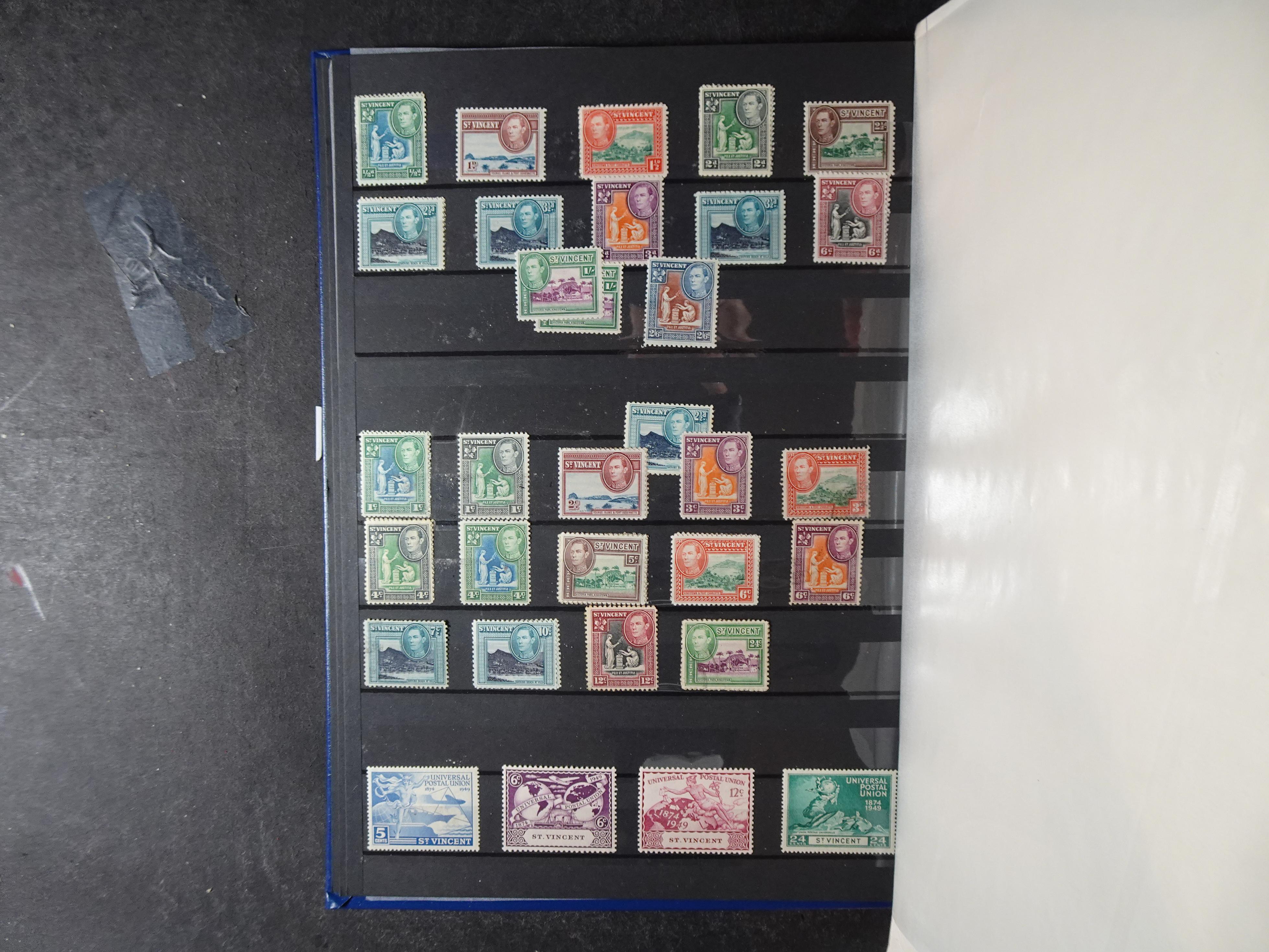 Leuke verzameling veel dubbel op elkaar gestoken aanwezig. 4