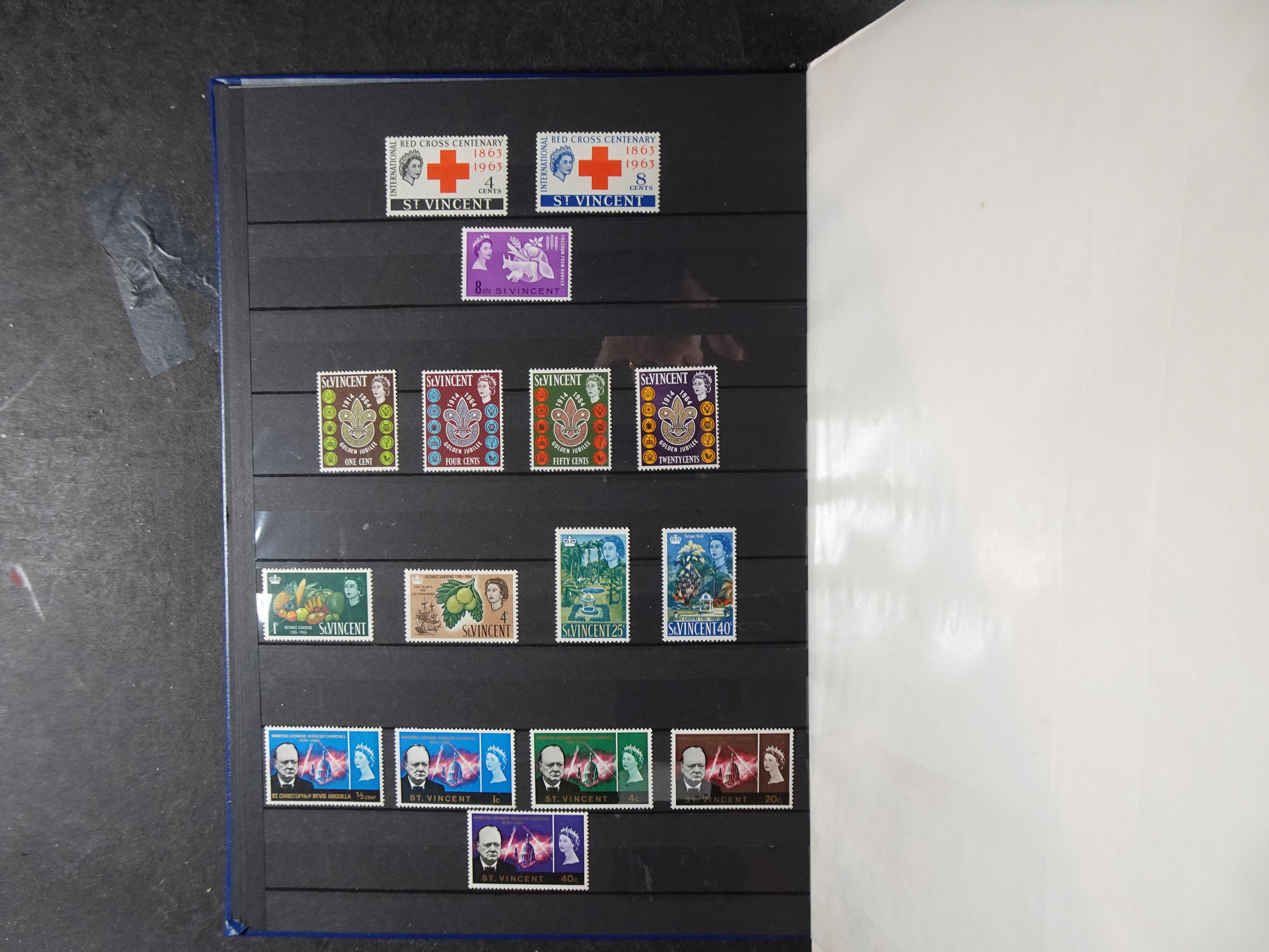 Leuke verzameling veel dubbel op elkaar gestoken aanwezig. 6