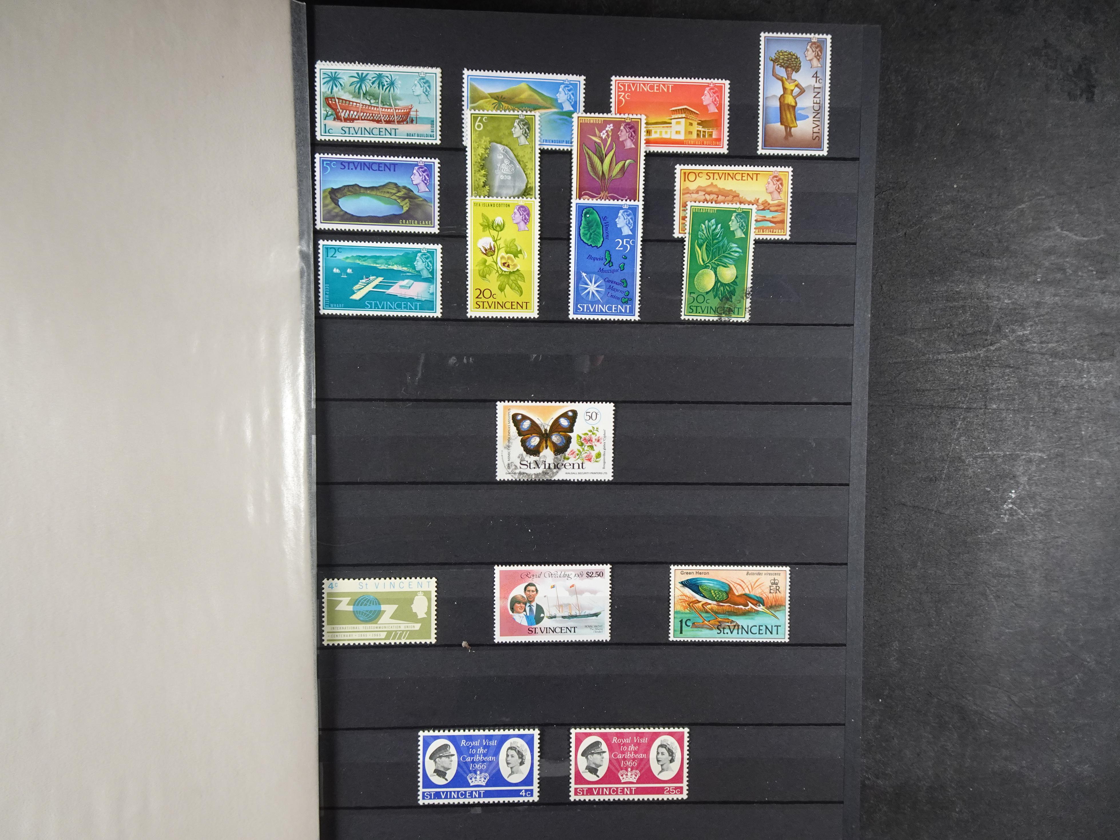 Leuke verzameling veel dubbel op elkaar gestoken aanwezig. 7