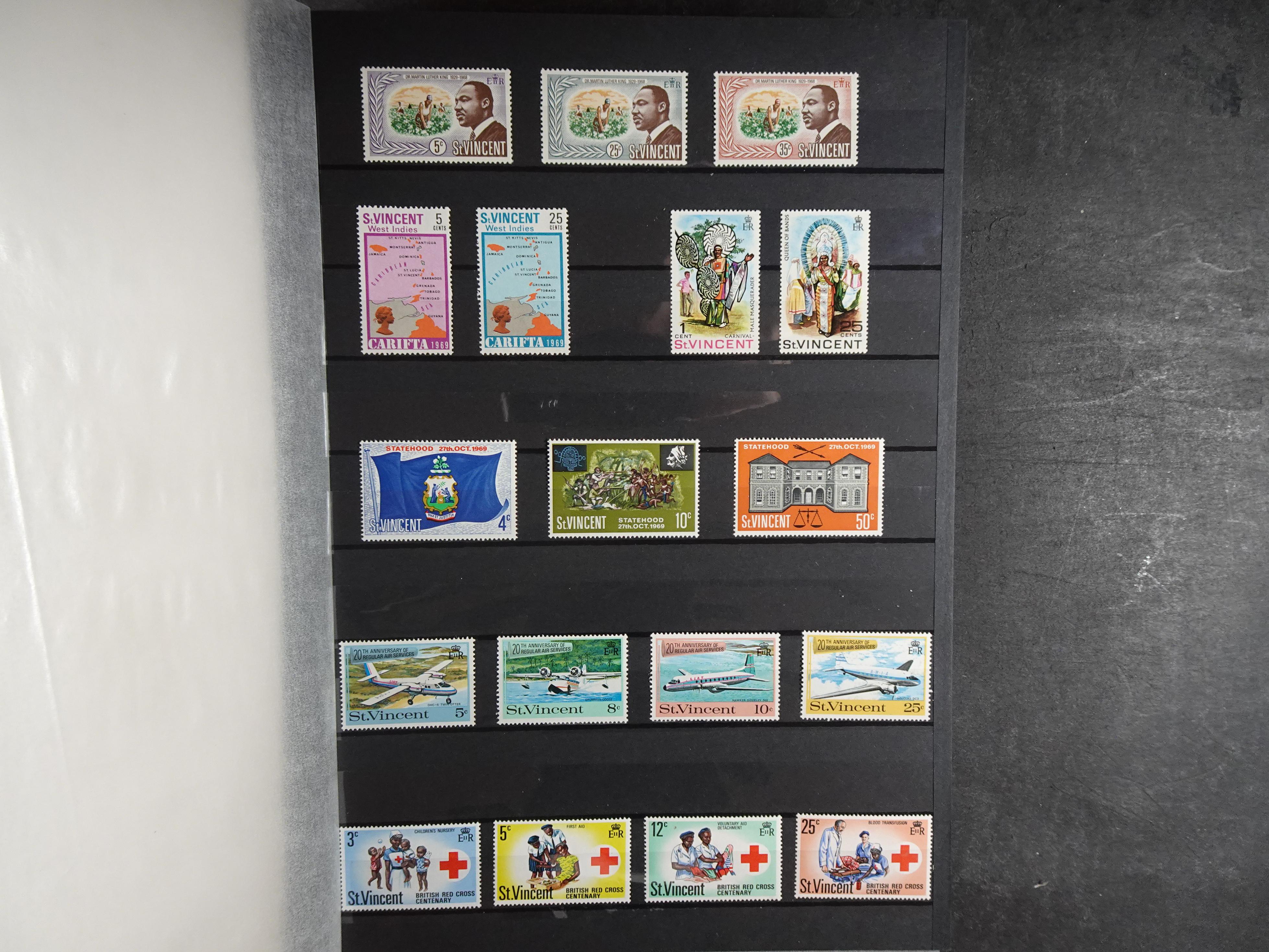 Leuke verzameling veel dubbel op elkaar gestoken aanwezig. 9