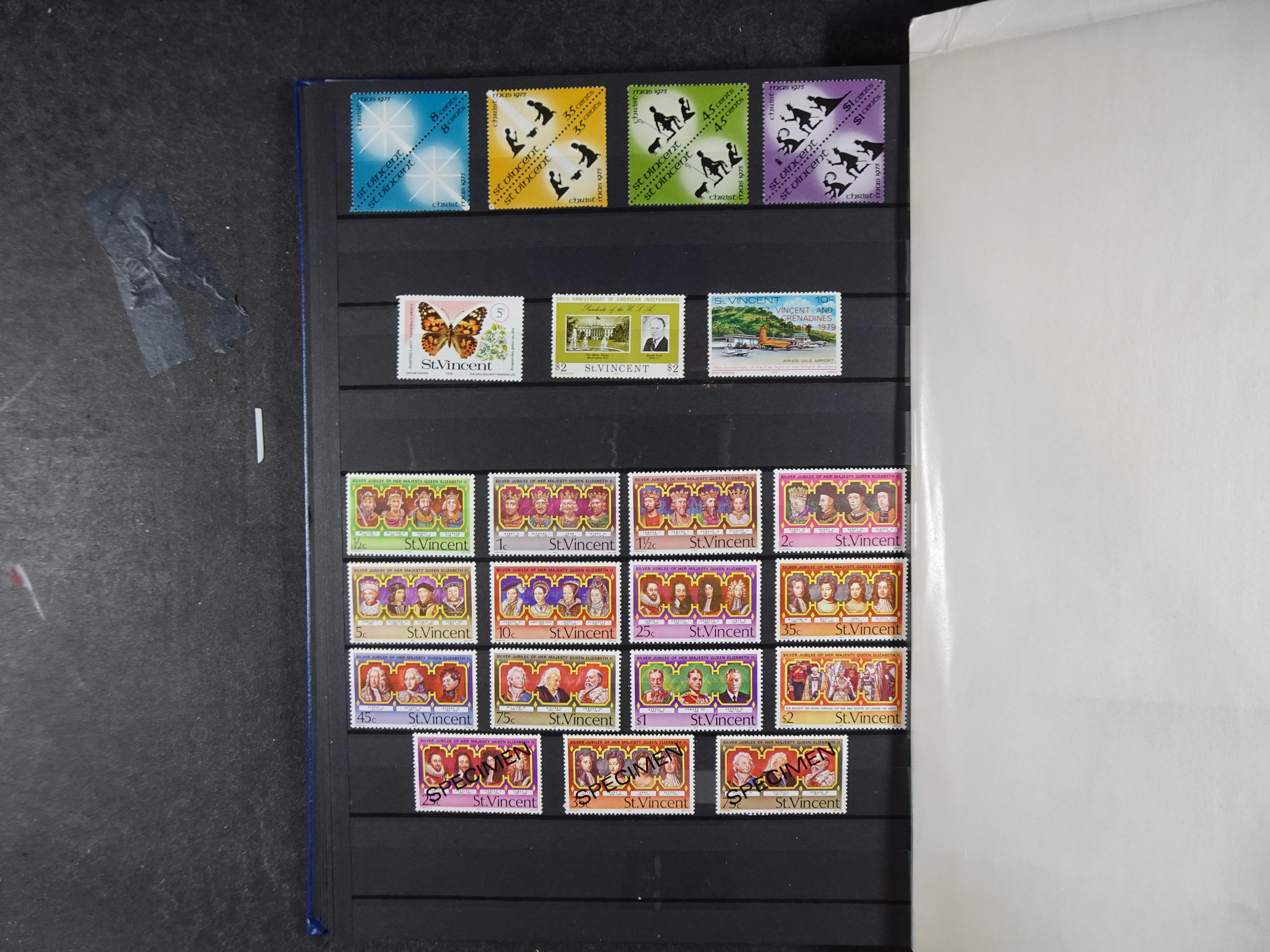 Leuke verzameling veel dubbel op elkaar gestoken aanwezig. 19