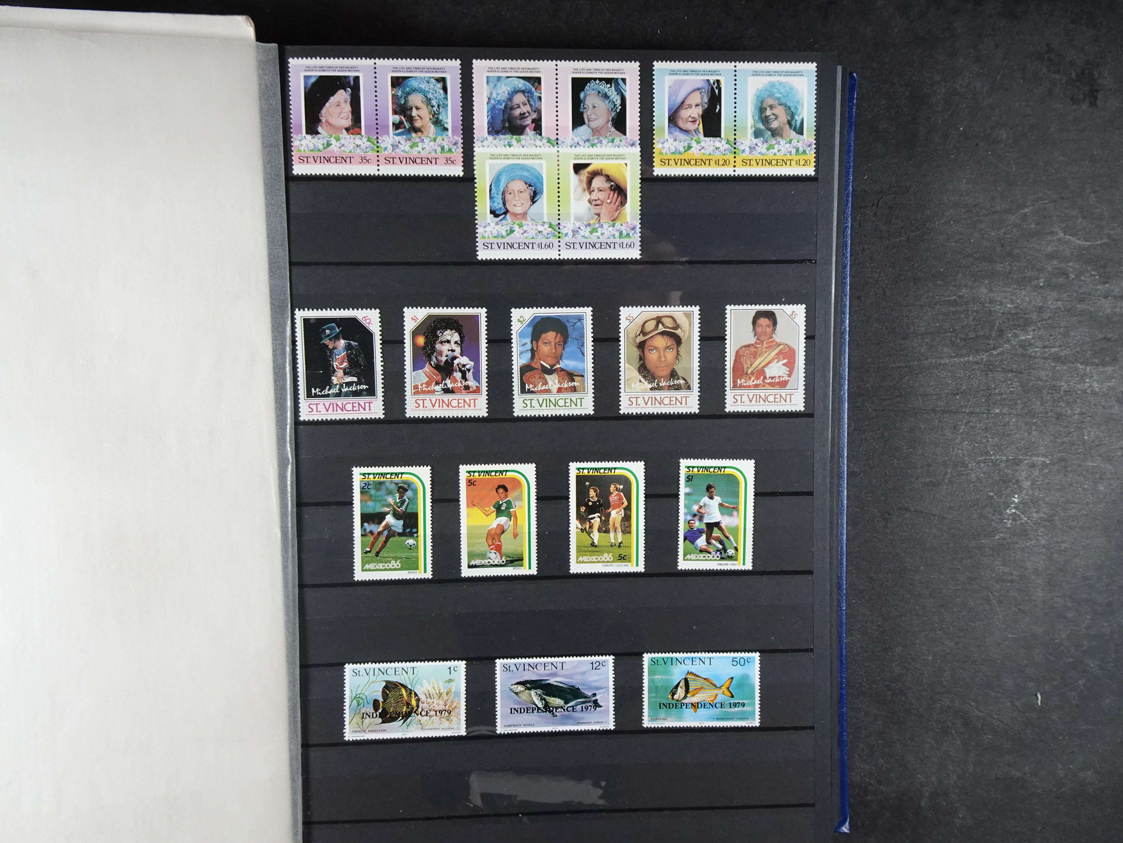 Leuke verzameling veel dubbel op elkaar gestoken aanwezig. 24