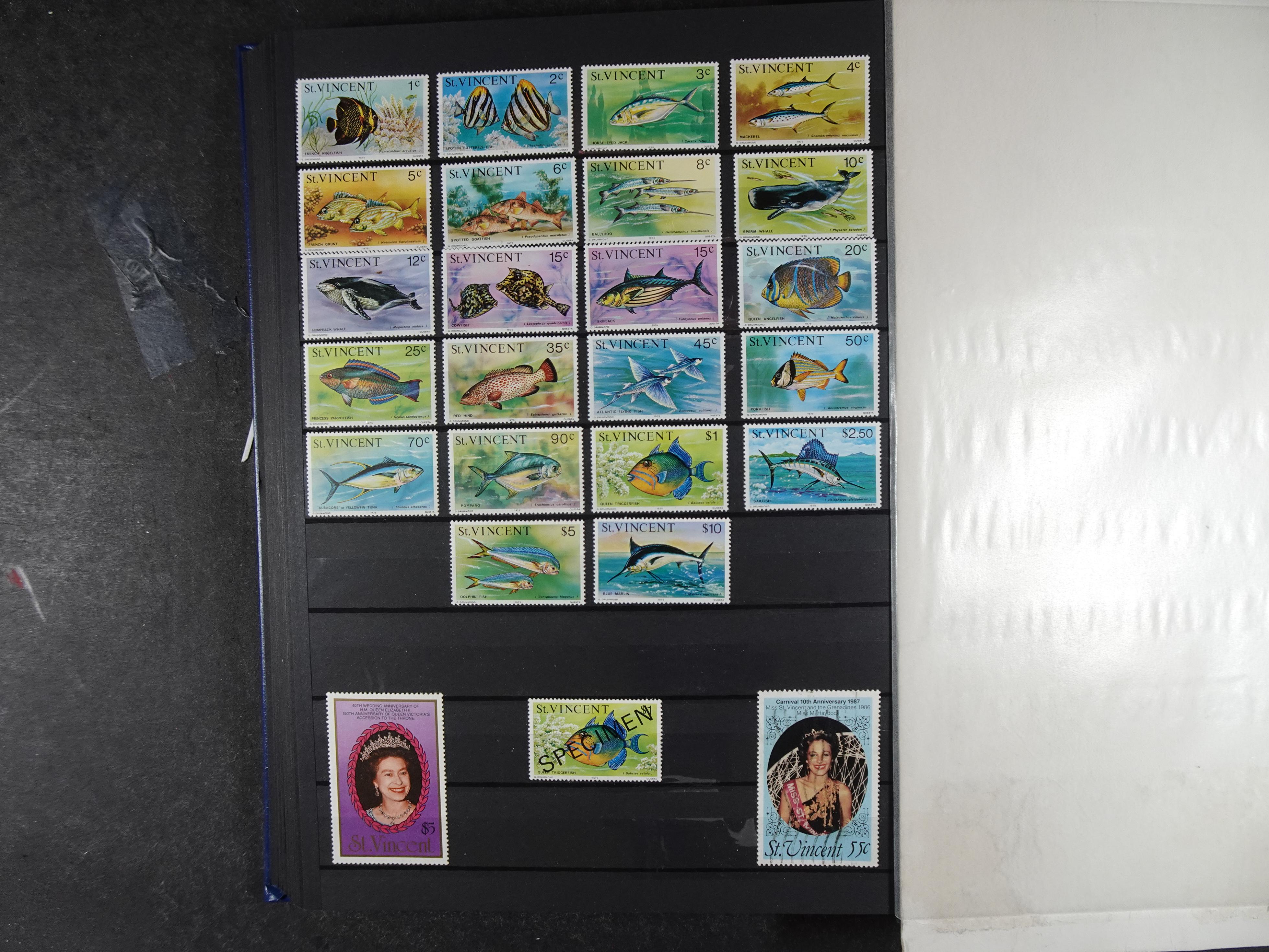 Leuke verzameling veel dubbel op elkaar gestoken aanwezig. 32