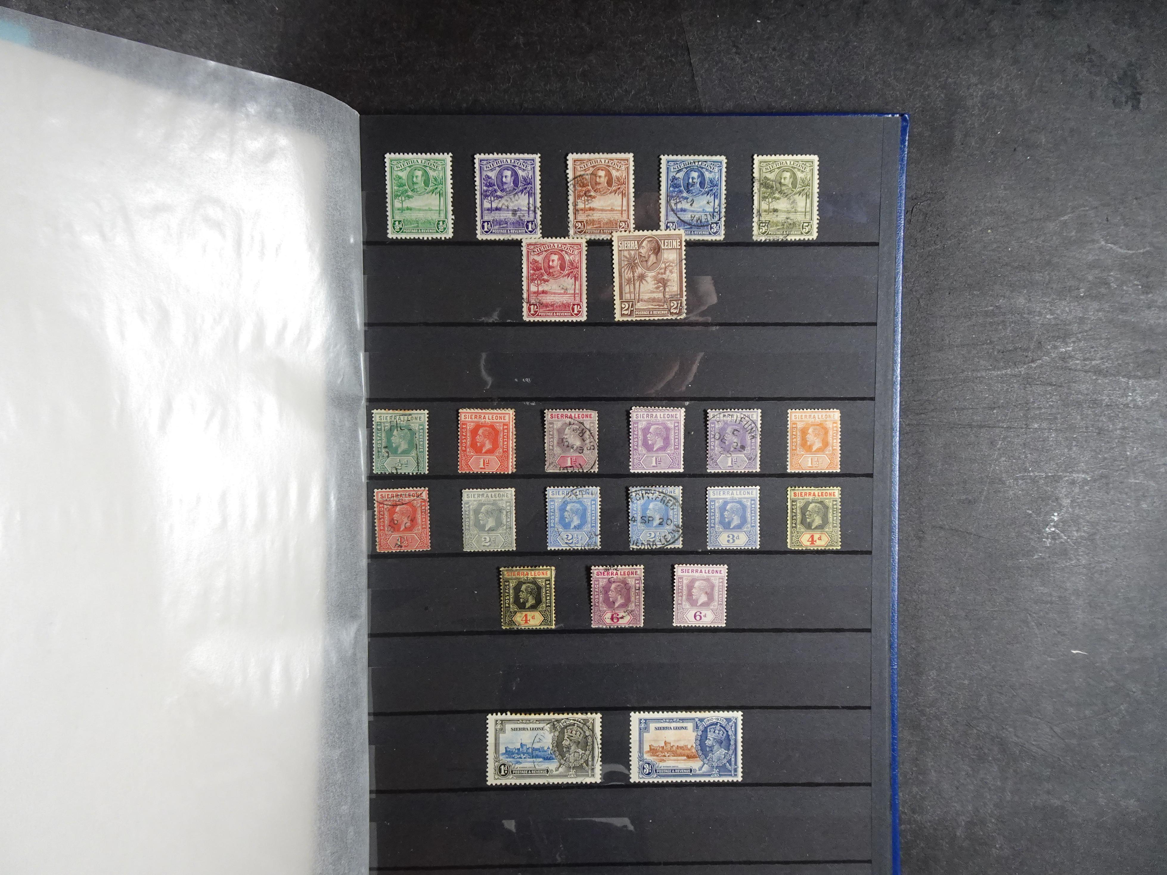 Leuke verzameling veel dubbel op elkaar gestoken aanwezig. 48