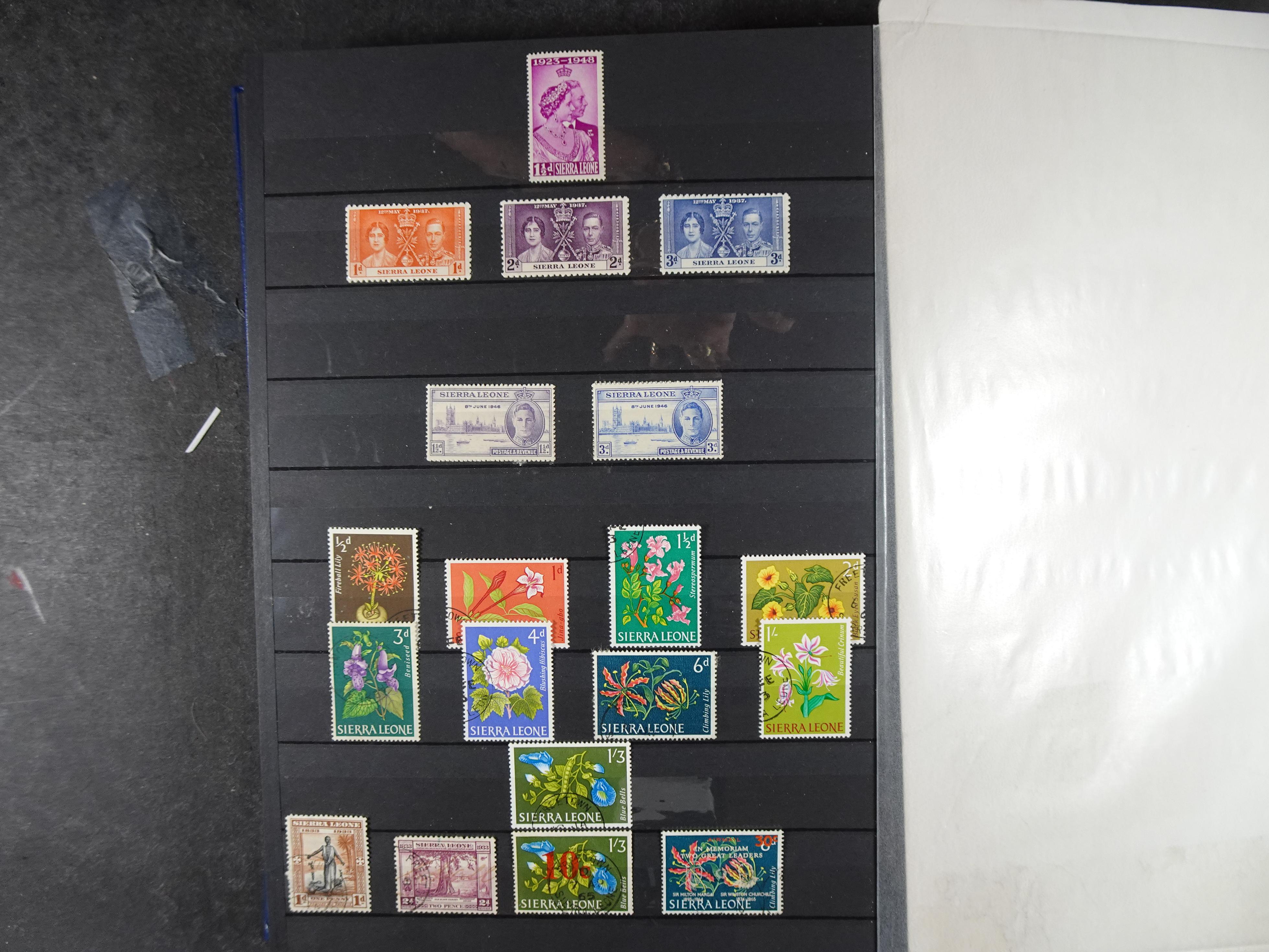 Leuke verzameling veel dubbel op elkaar gestoken aanwezig. 49