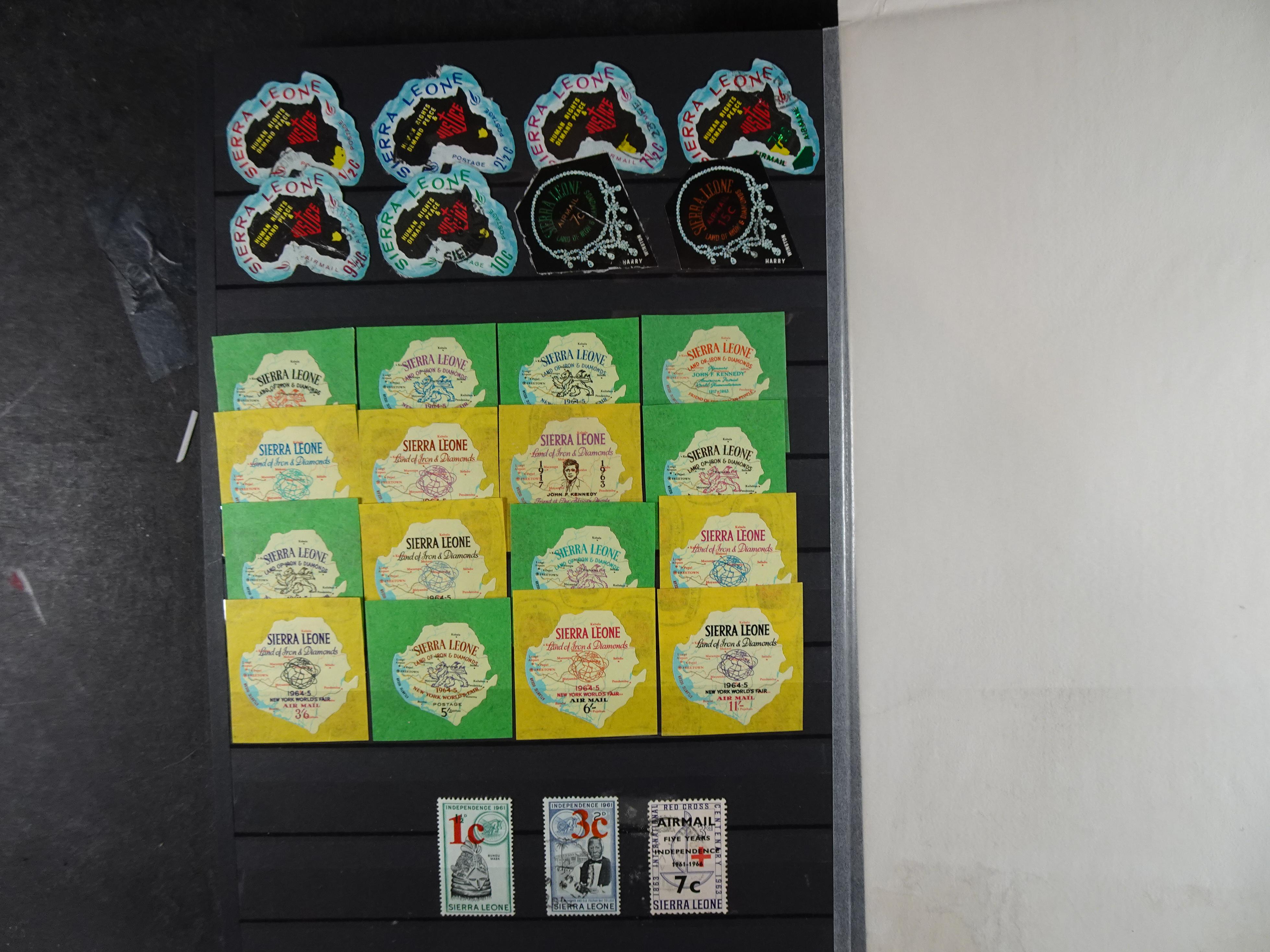 Leuke verzameling veel dubbel op elkaar gestoken aanwezig. 55