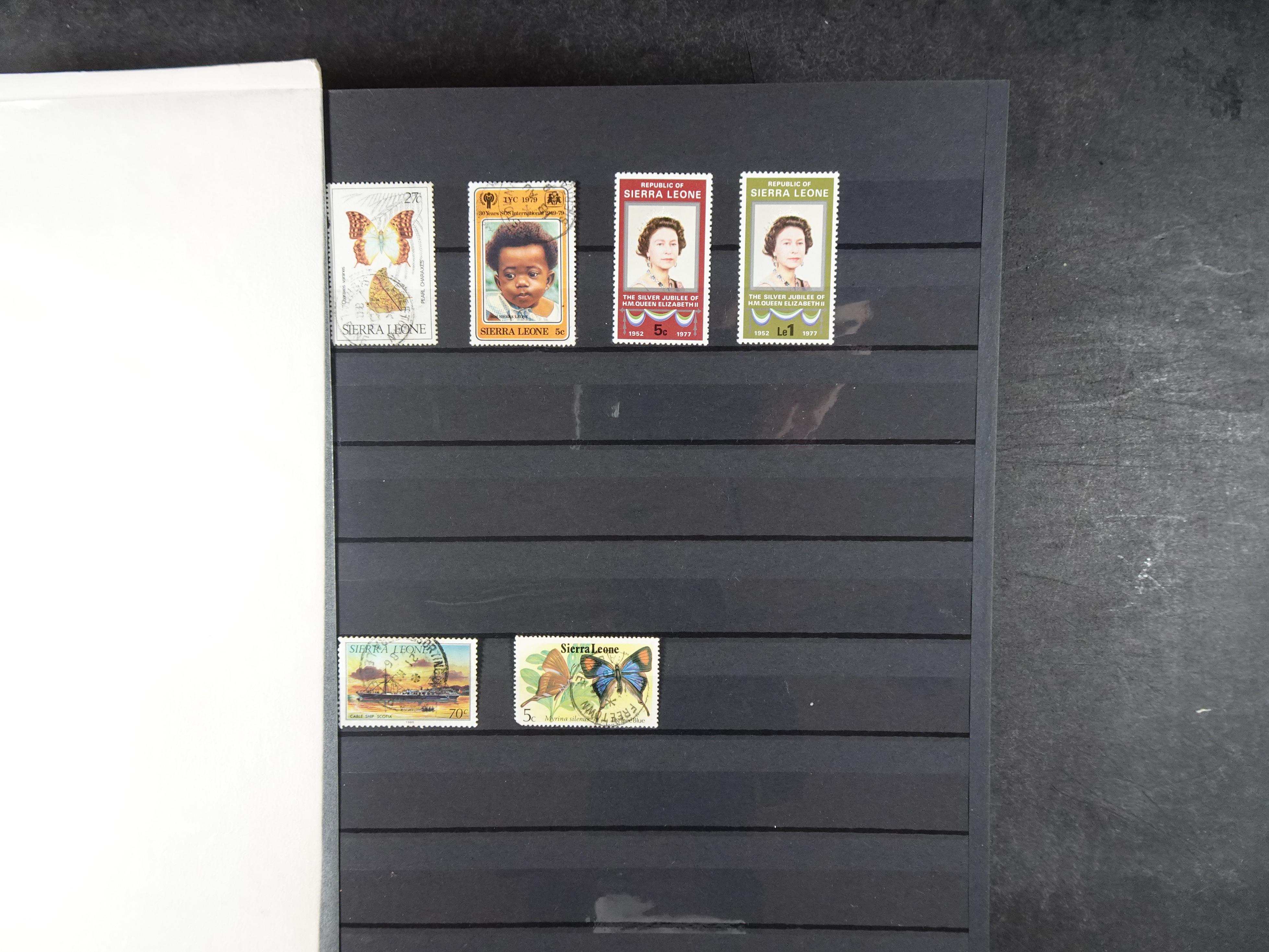 Leuke verzameling veel dubbel op elkaar gestoken aanwezig. 56