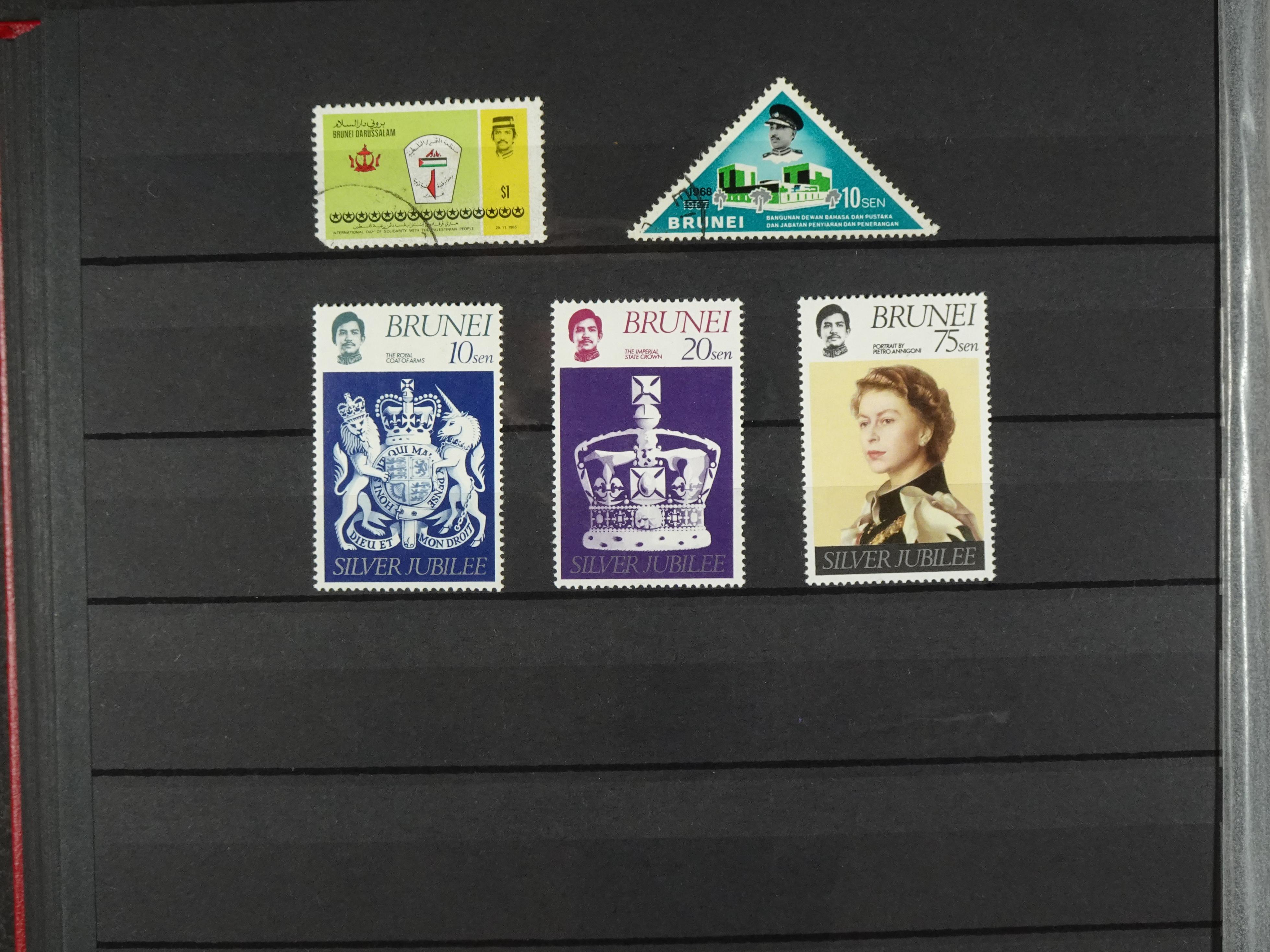 Leuke verzameling vaak dubbel over elkaar gestoken aanwezig.  52