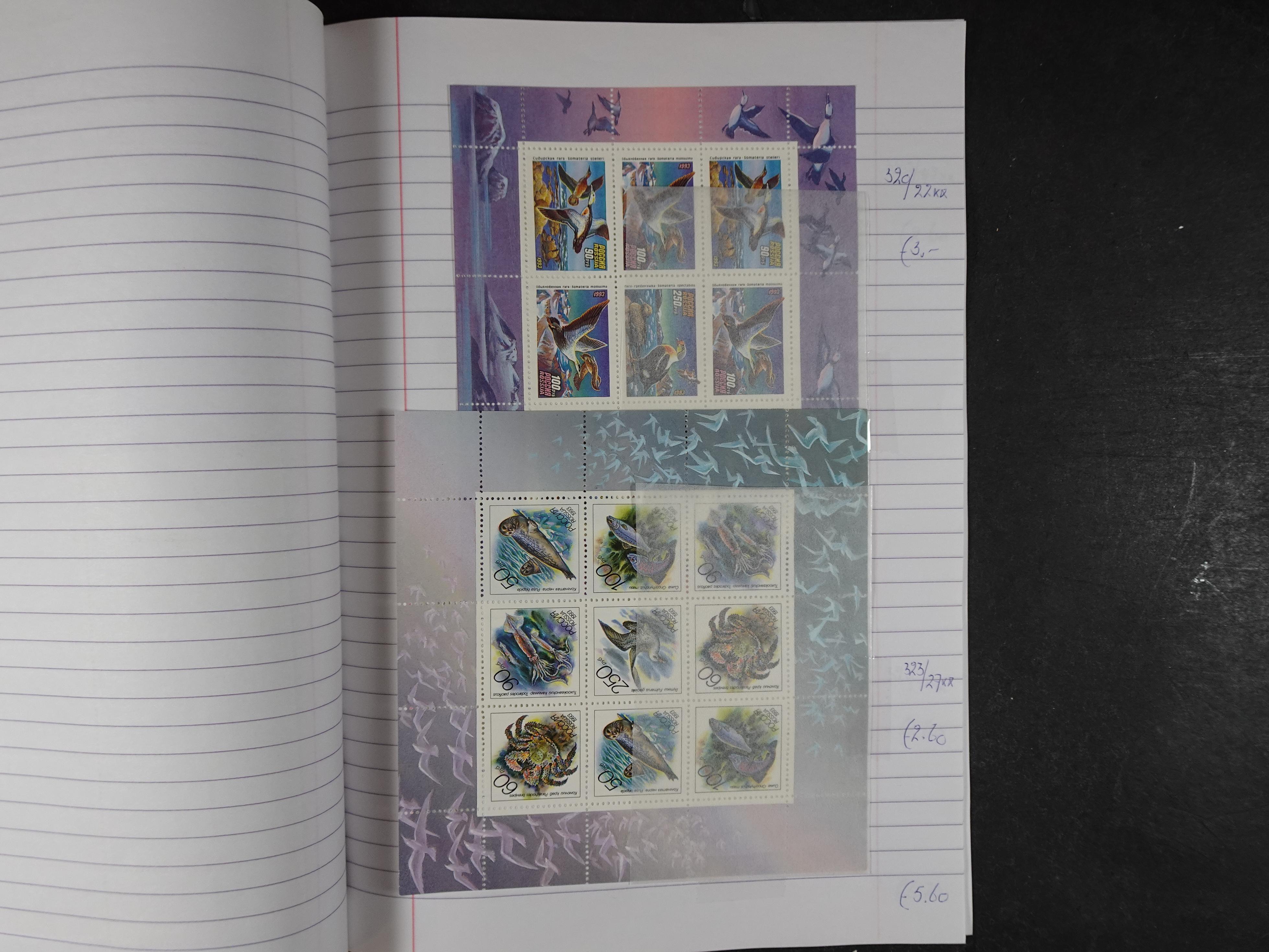 Mooie partij gelopen Rondzendboekjes.
Veel postfris.
Enorme restwaarde 422