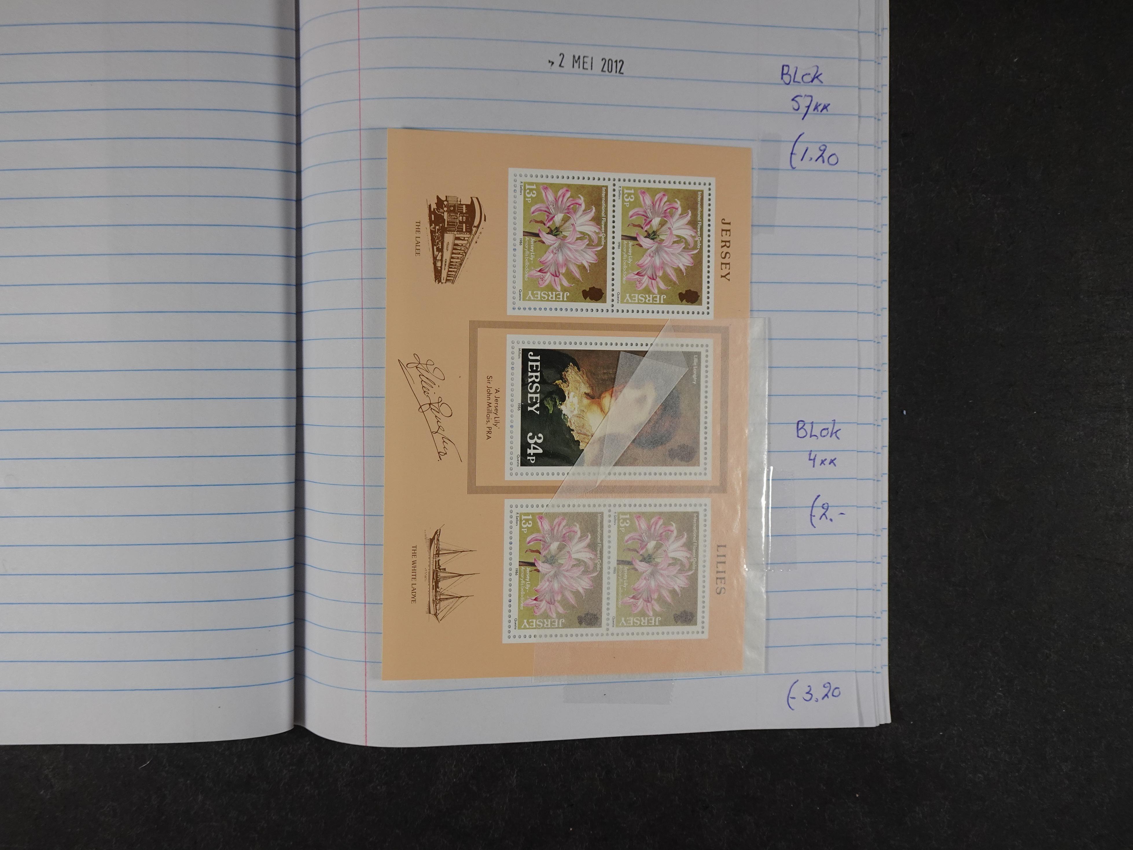 Mooie partij gelopen Rondzendboekjes.
Veel postfris.
Enorme restwaarde 739