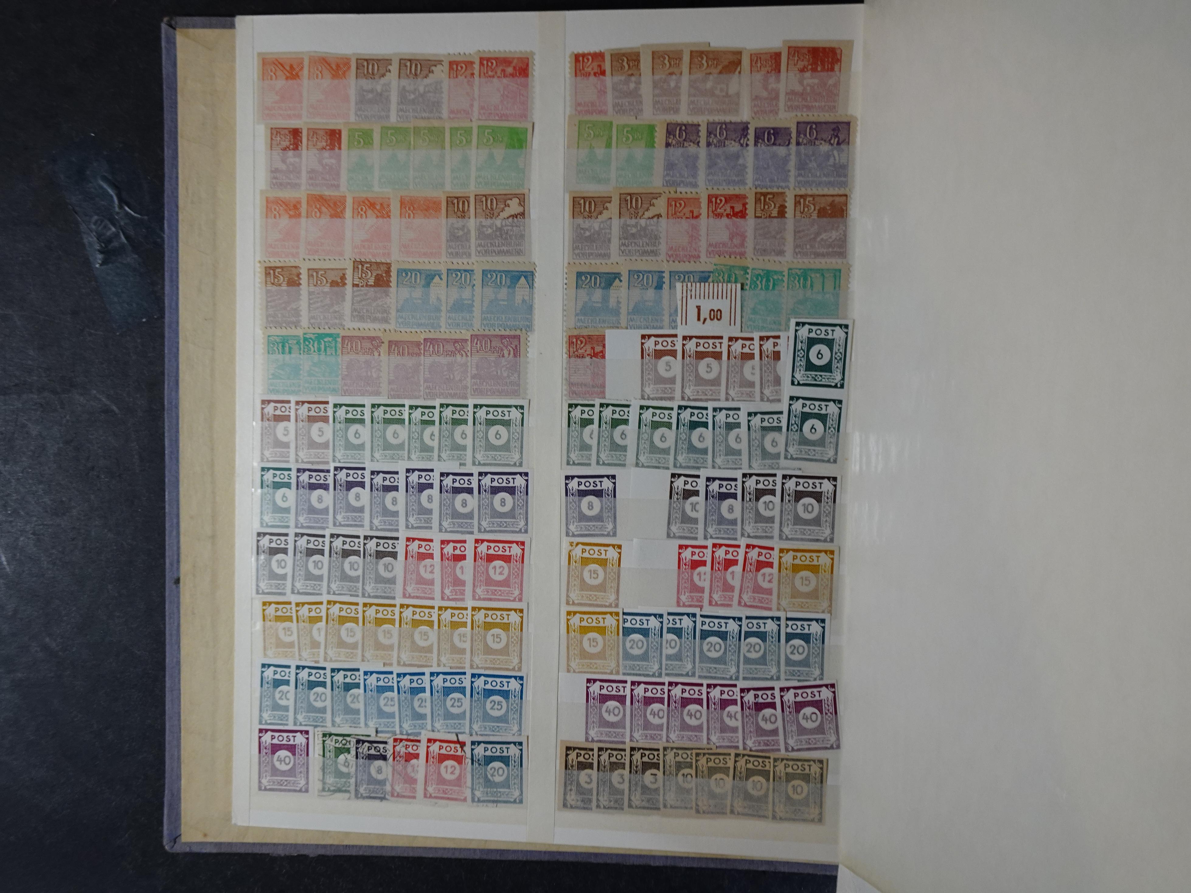 Kleine verzameling met leuke materiaal op insteekkaarten in klemband. Bevat ook iets andere gebieden. 2