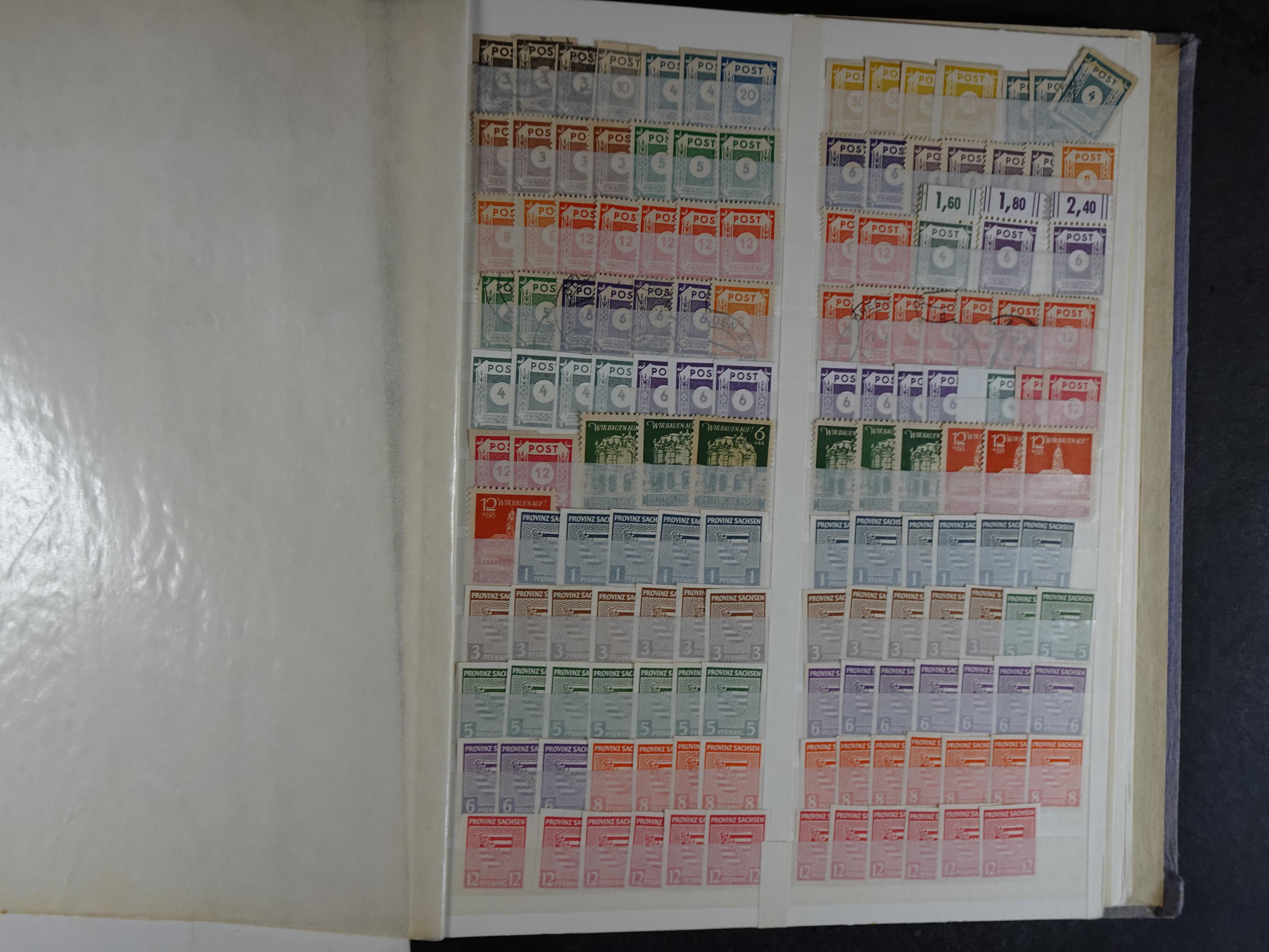 Kleine verzameling met leuke materiaal op insteekkaarten in klemband. Bevat ook iets andere gebieden. 3