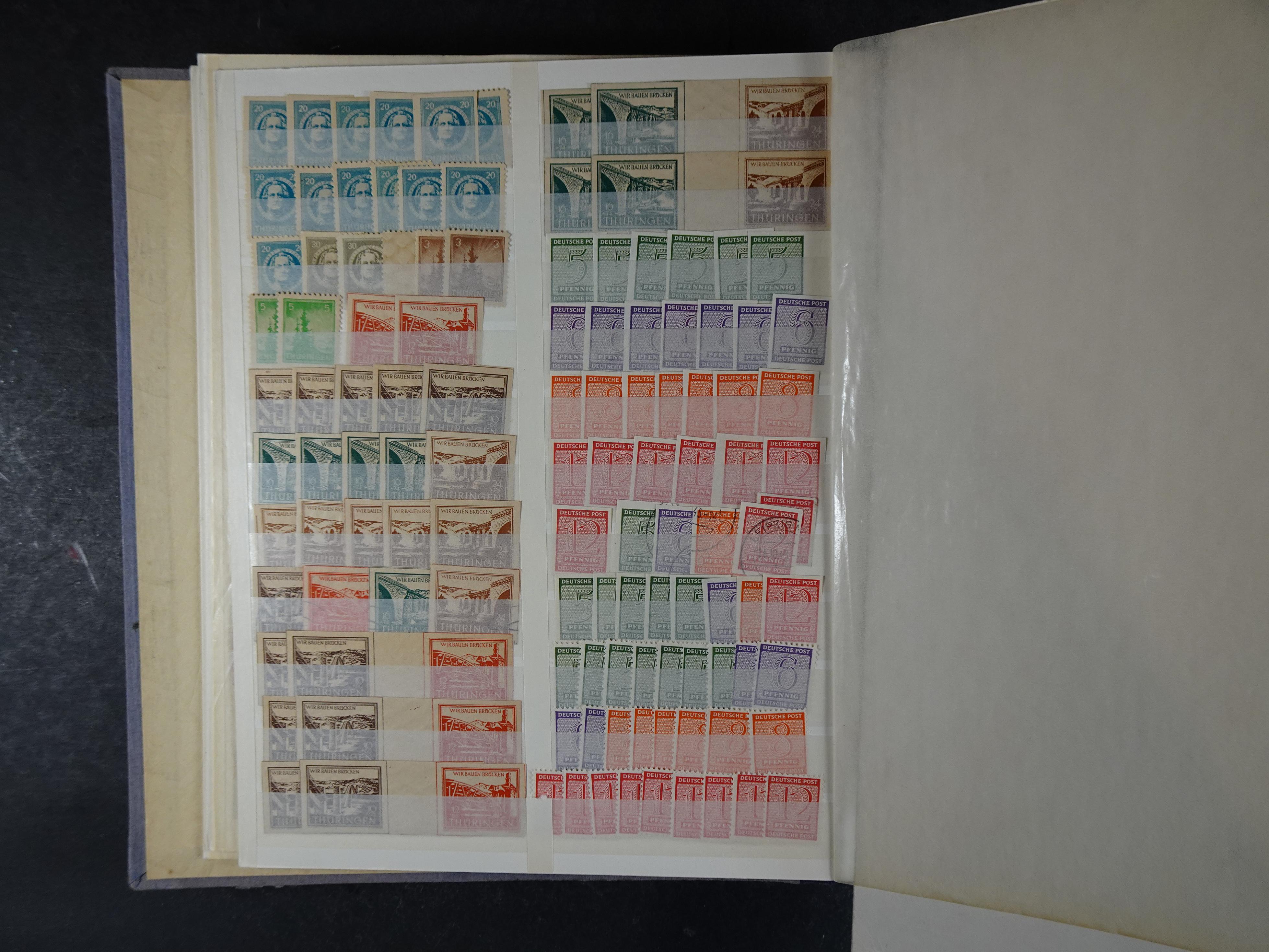 Kleine verzameling met leuke materiaal op insteekkaarten in klemband. Bevat ook iets andere gebieden. 7