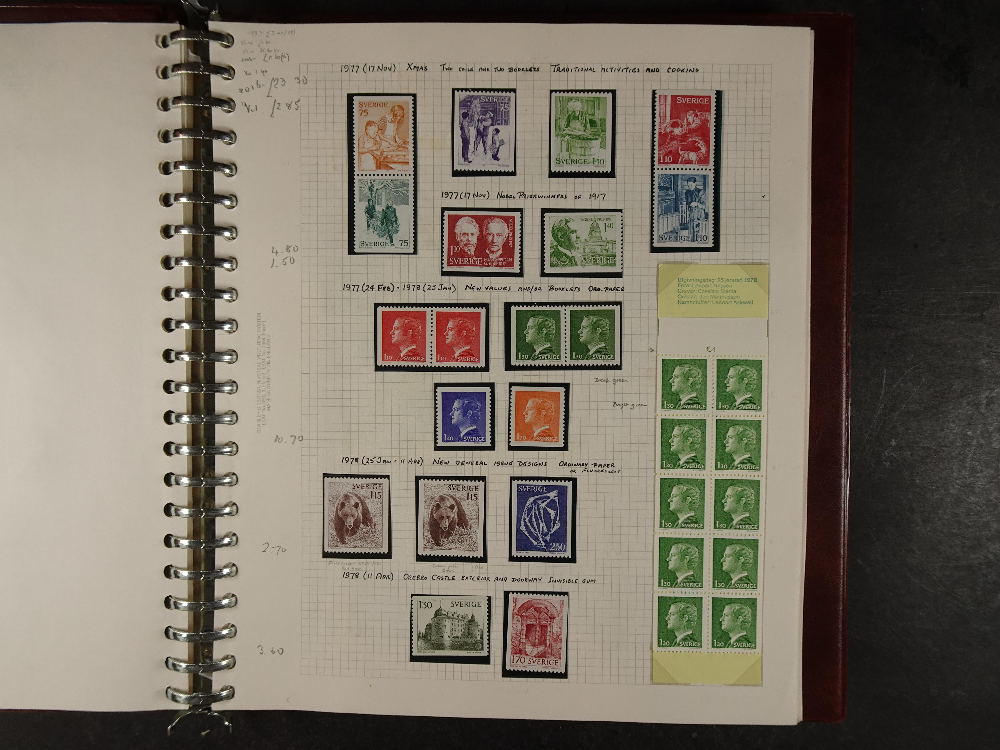 verzameling 1972-1991 op blauwe albumblaadjes. Bevat ook boekjes.
 24