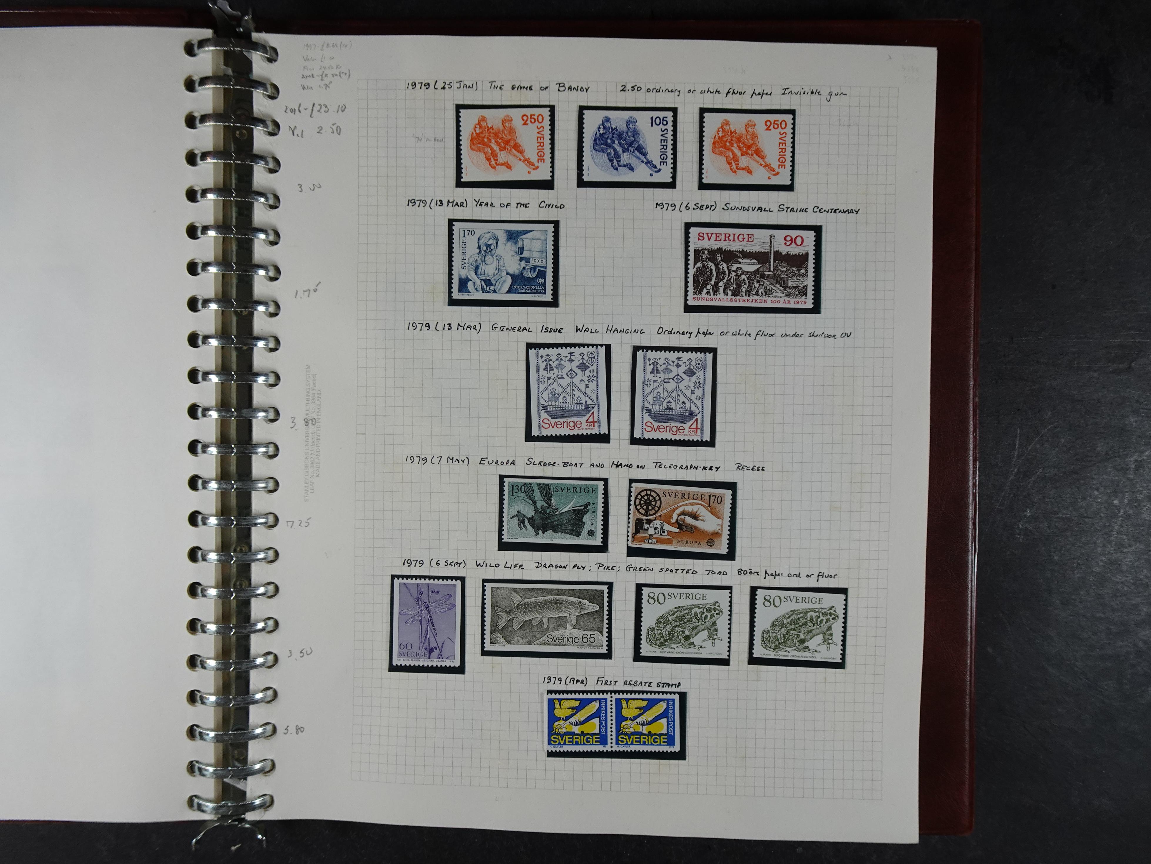 verzameling 1972-1991 op blauwe albumblaadjes. Bevat ook boekjes.
 27