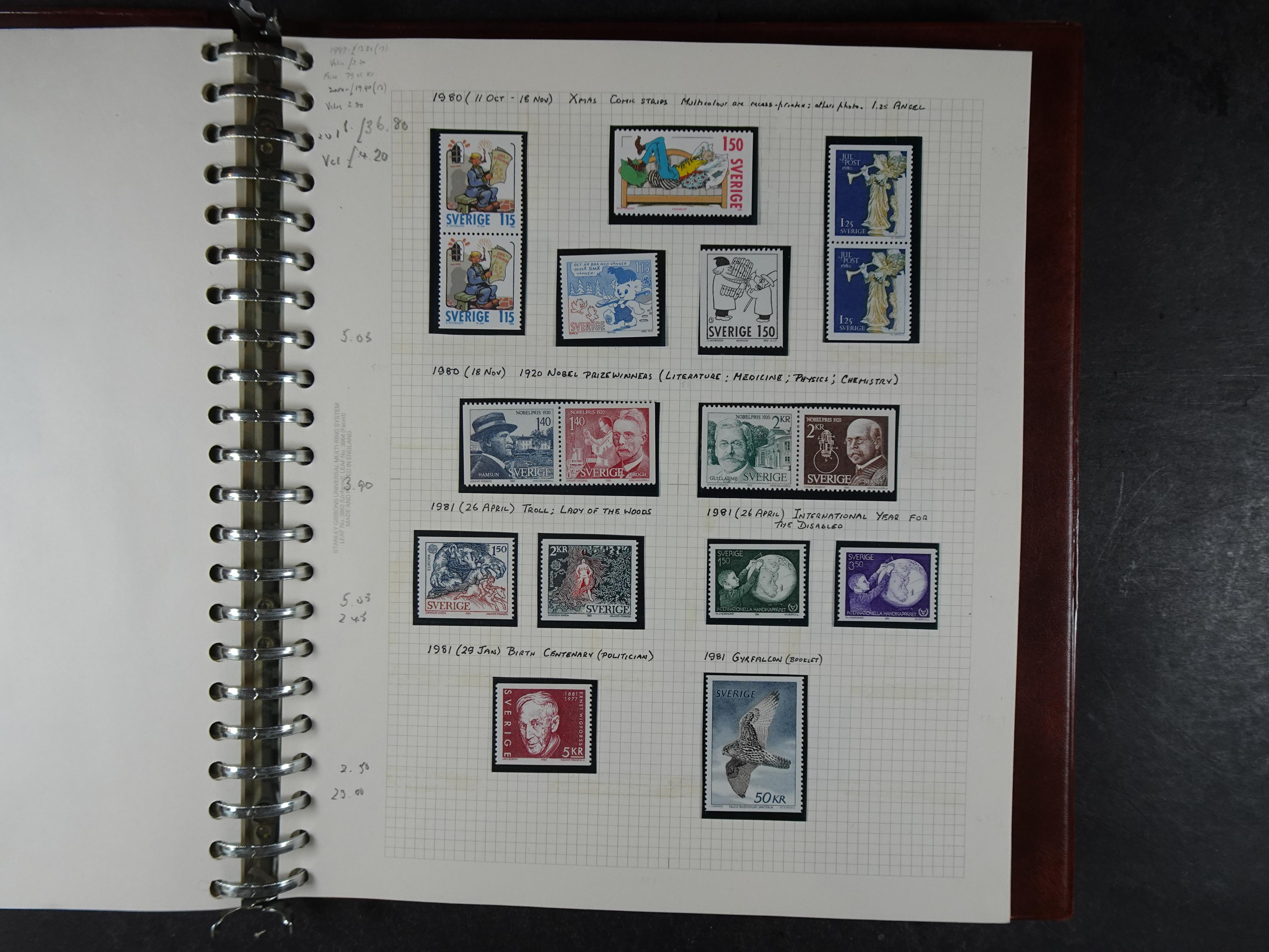 verzameling 1972-1991 op blauwe albumblaadjes. Bevat ook boekjes.
 33