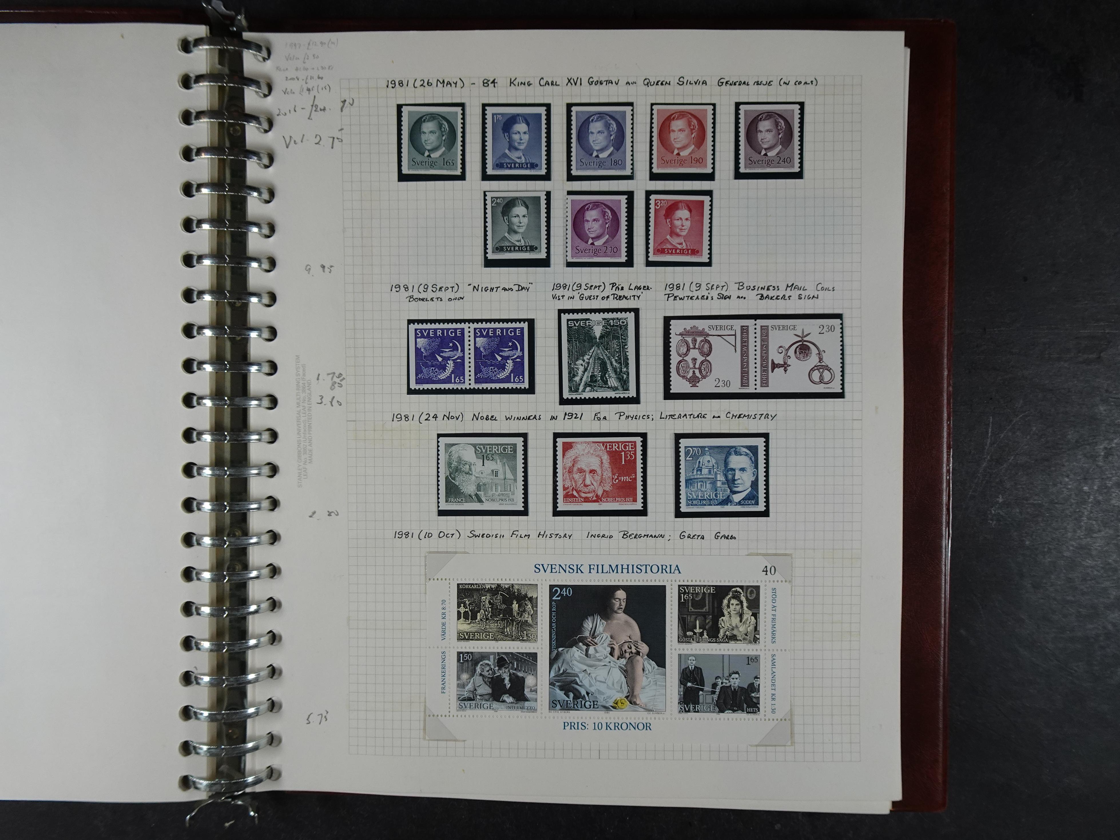 verzameling 1972-1991 op blauwe albumblaadjes. Bevat ook boekjes.
 35