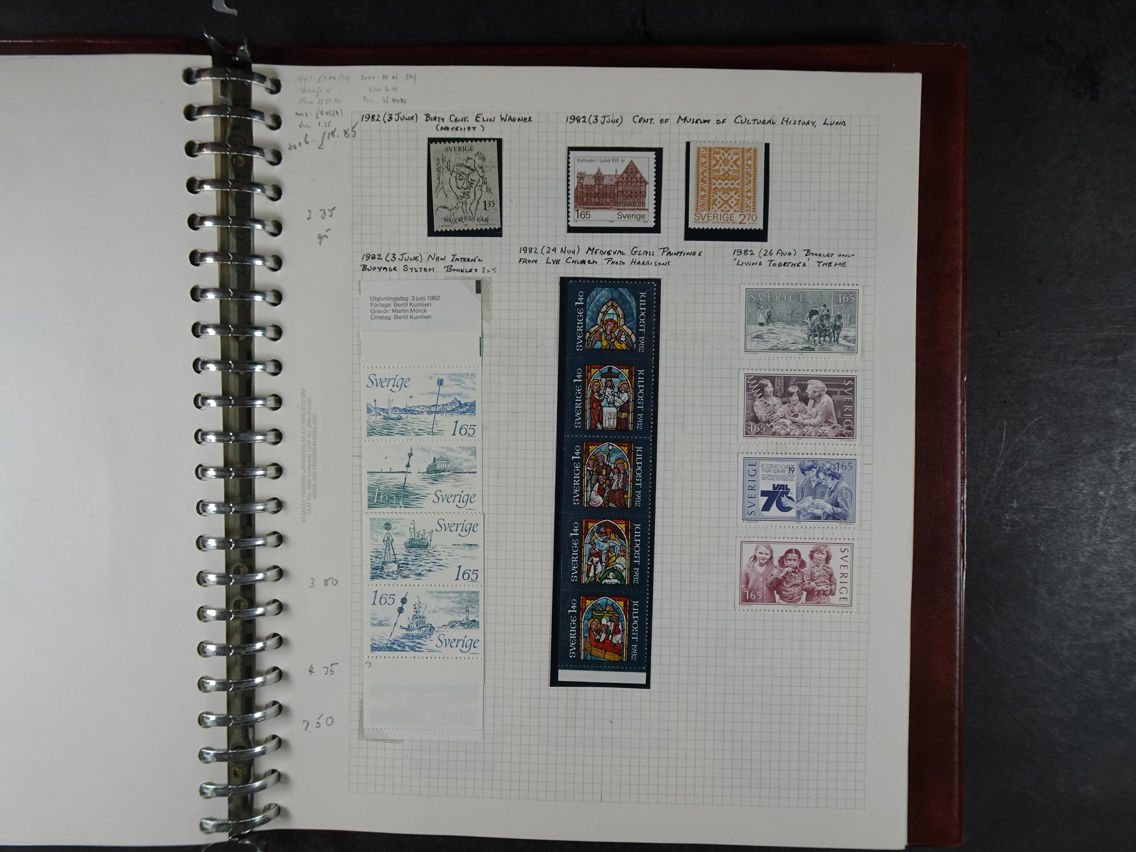 verzameling 1972-1991 op blauwe albumblaadjes. Bevat ook boekjes.
 37