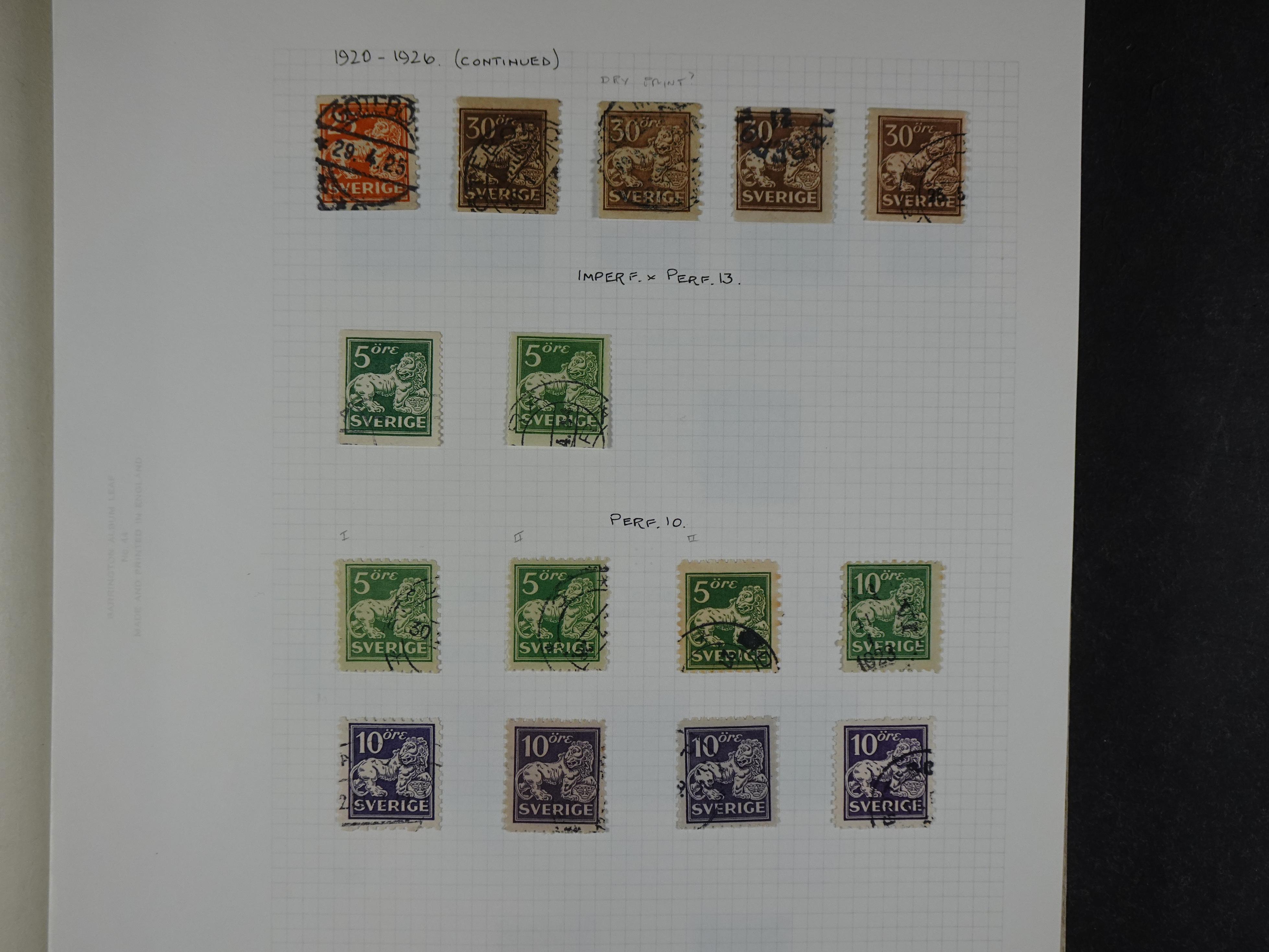 Verzameling met leuk klassiek op blanco albumblaadjes in 2 klembanden. 22