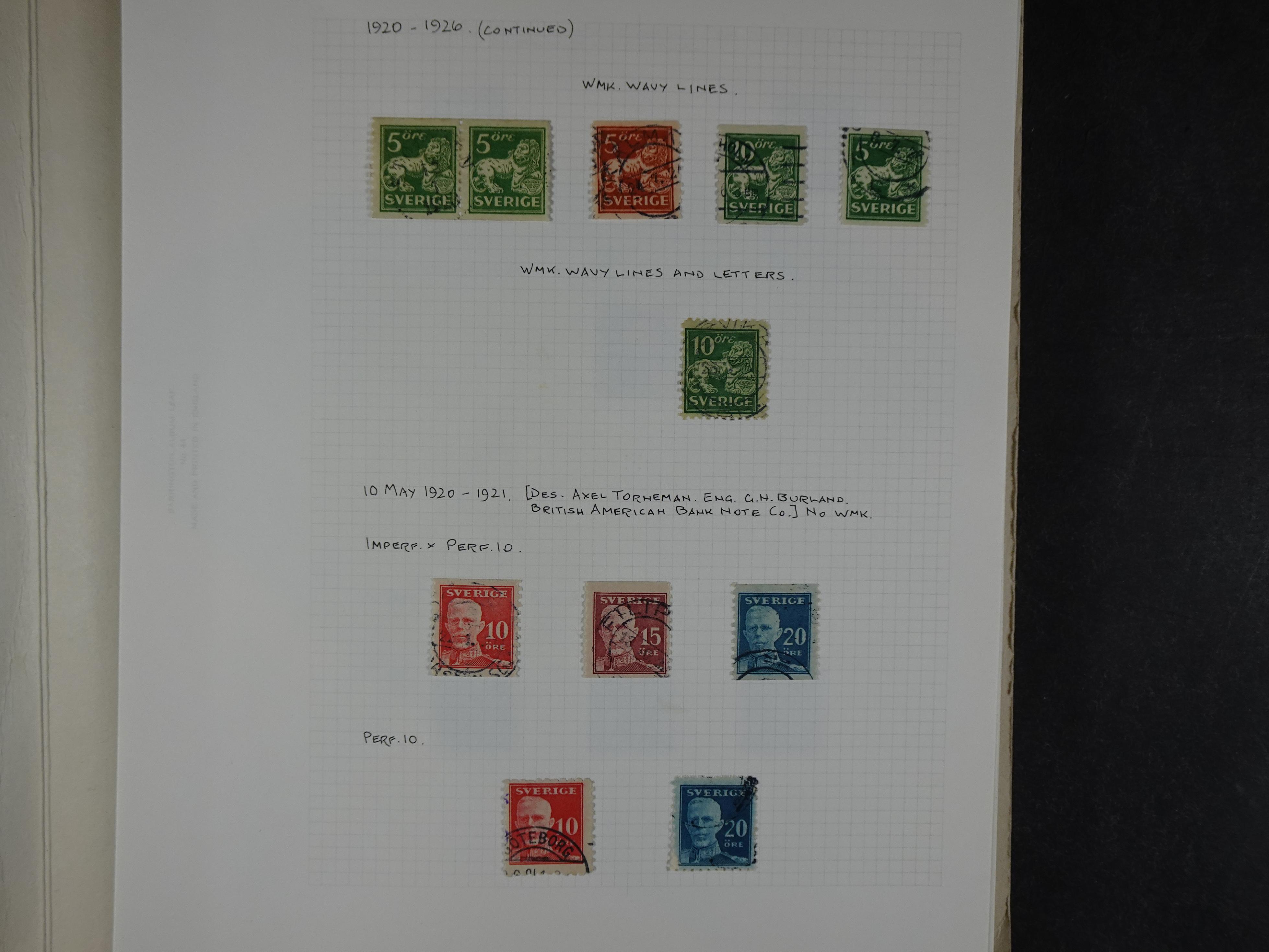 Verzameling met leuk klassiek op blanco albumblaadjes in 2 klembanden. 23