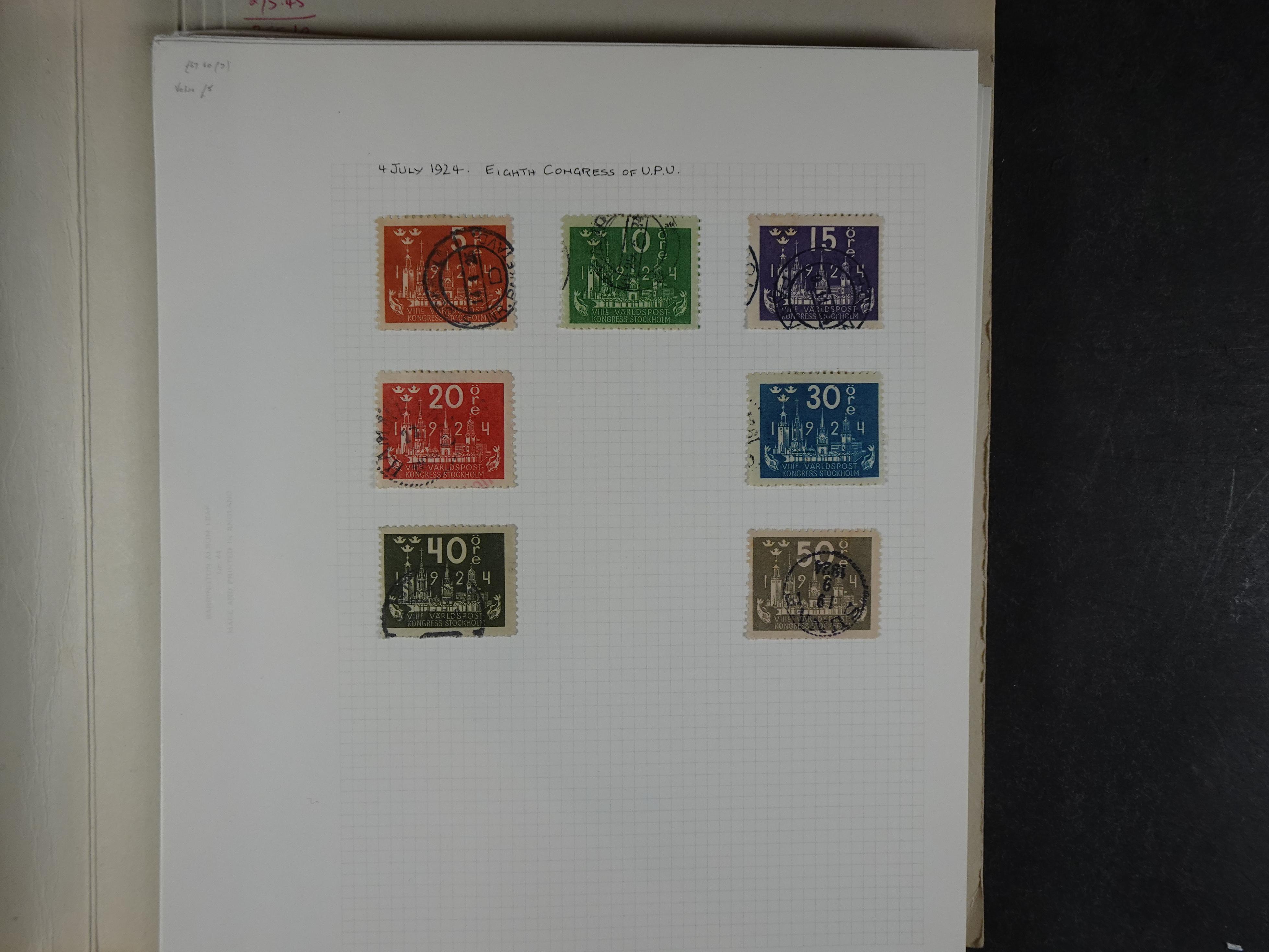 Verzameling met leuk klassiek op blanco albumblaadjes in 2 klembanden. 29