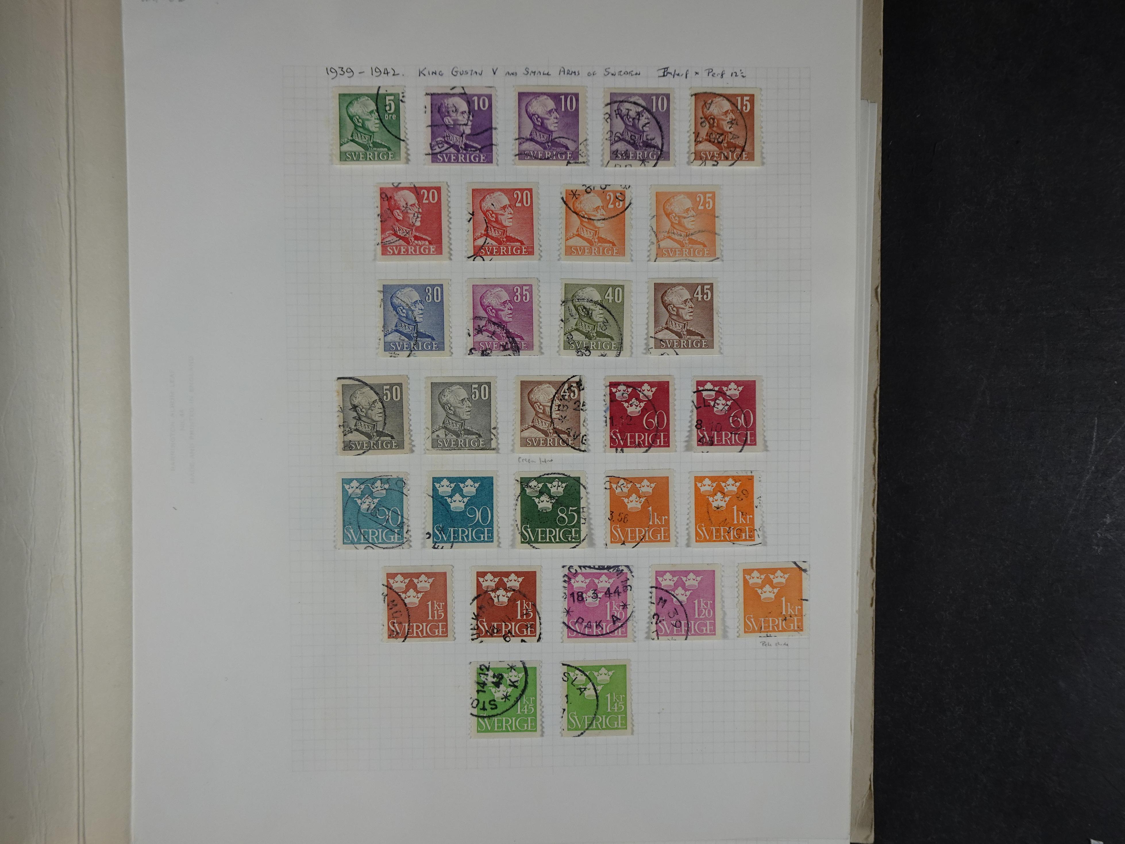 Verzameling met leuk klassiek op blanco albumblaadjes in 2 klembanden. 37