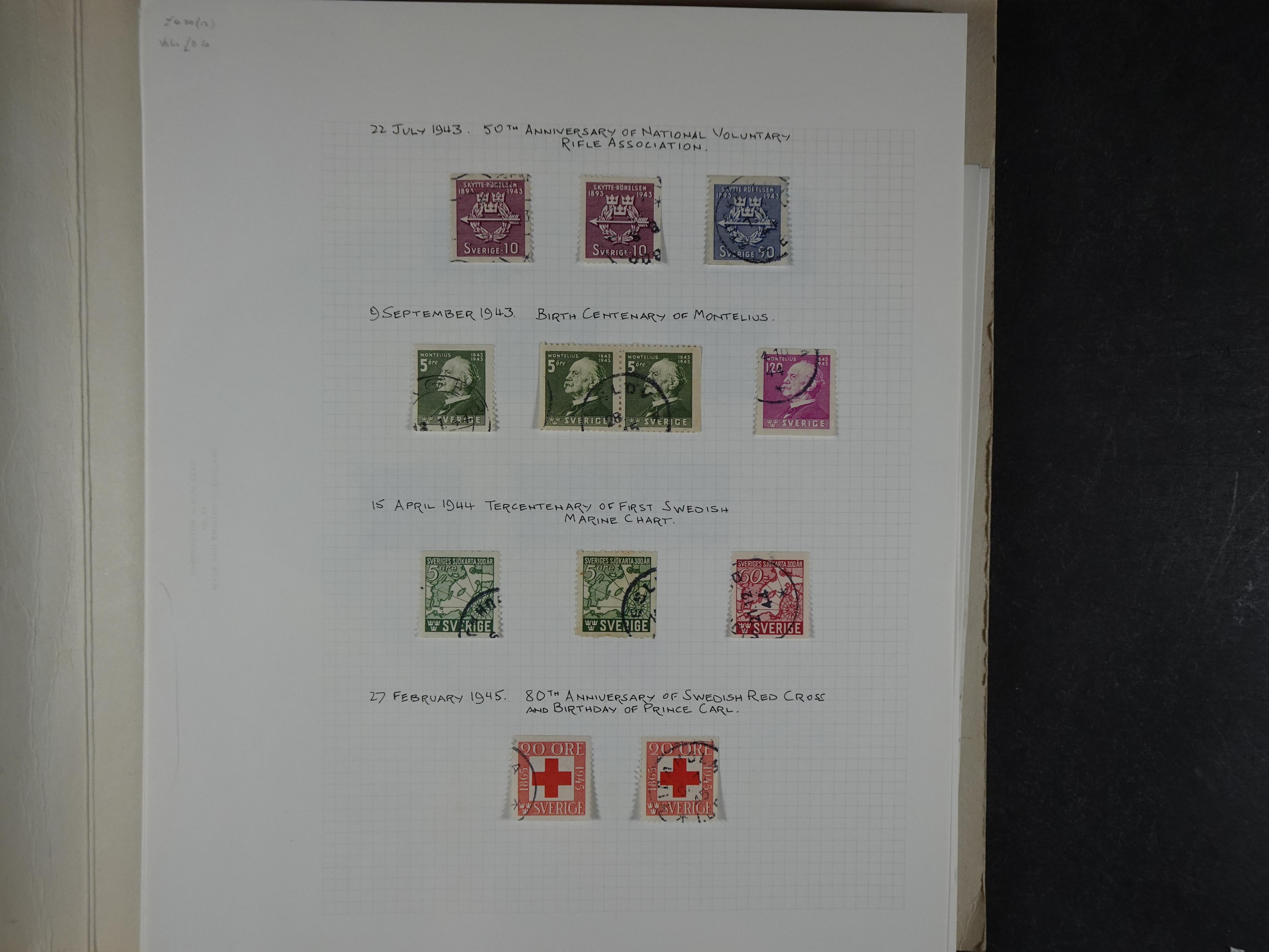 Verzameling met leuk klassiek op blanco albumblaadjes in 2 klembanden. 43