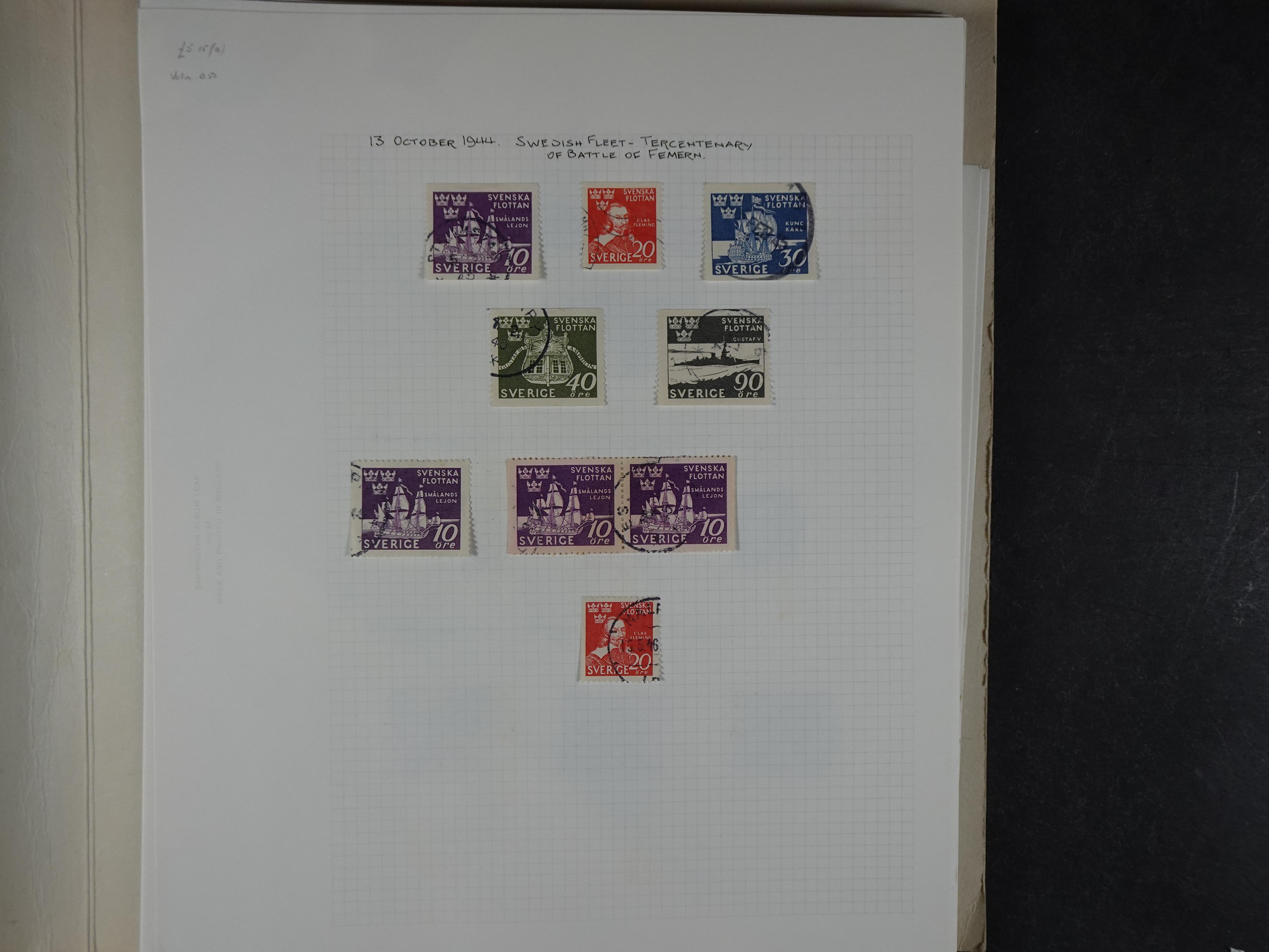 Verzameling met leuk klassiek op blanco albumblaadjes in 2 klembanden. 44