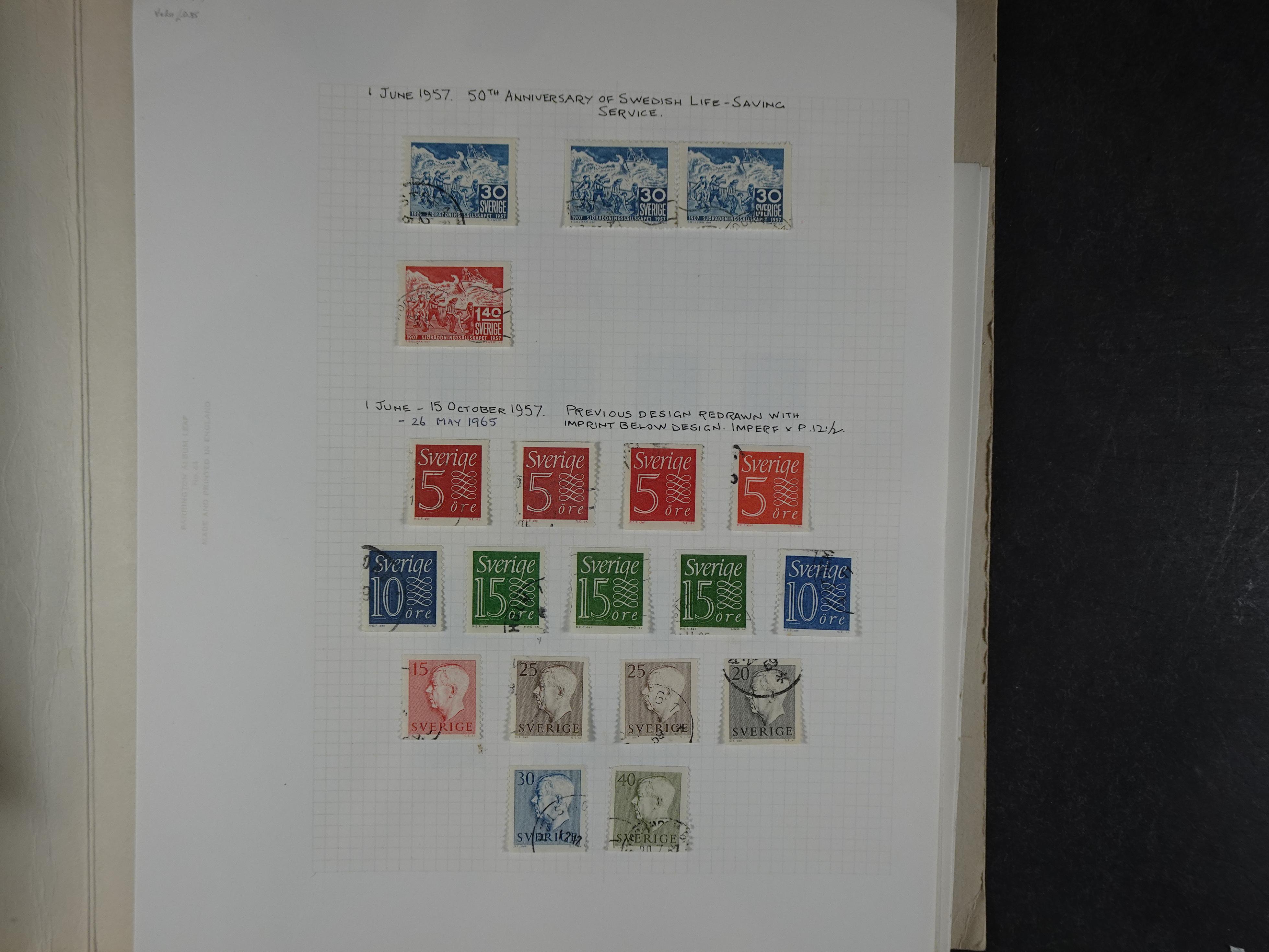 Verzameling met leuk klassiek op blanco albumblaadjes in 2 klembanden. 57