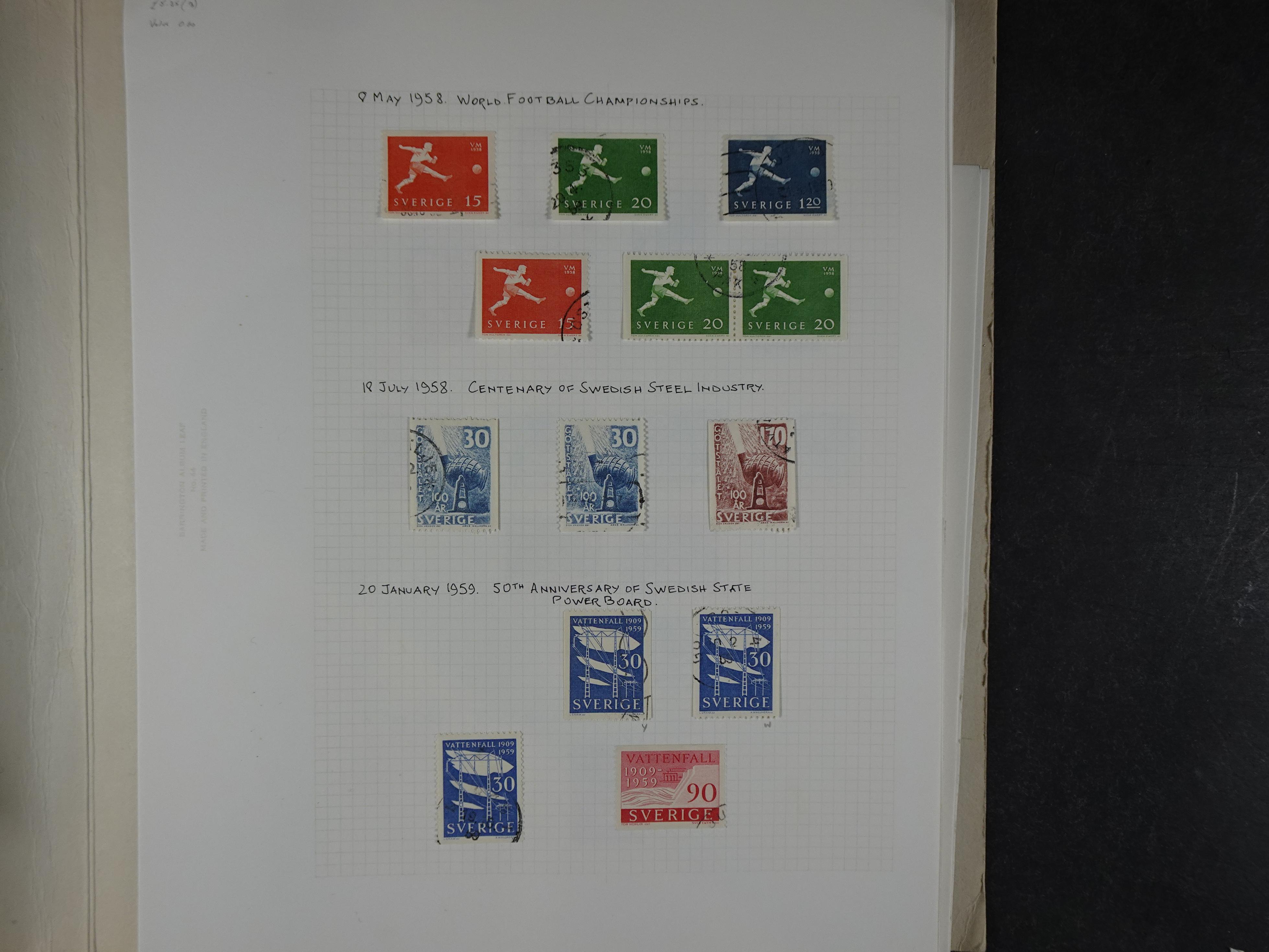 Verzameling met leuk klassiek op blanco albumblaadjes in 2 klembanden. 59