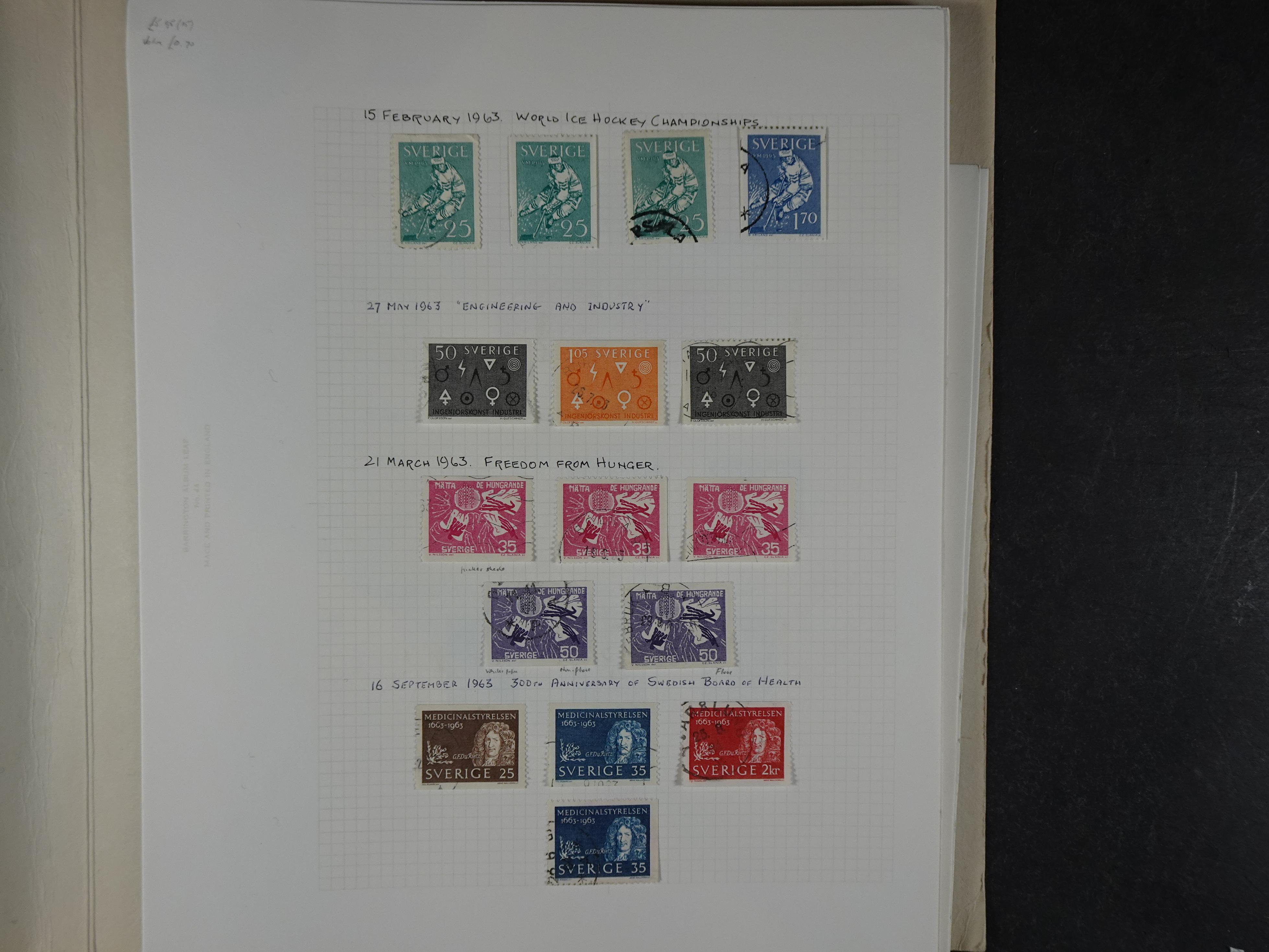 Verzameling met leuk klassiek op blanco albumblaadjes in 2 klembanden. 69