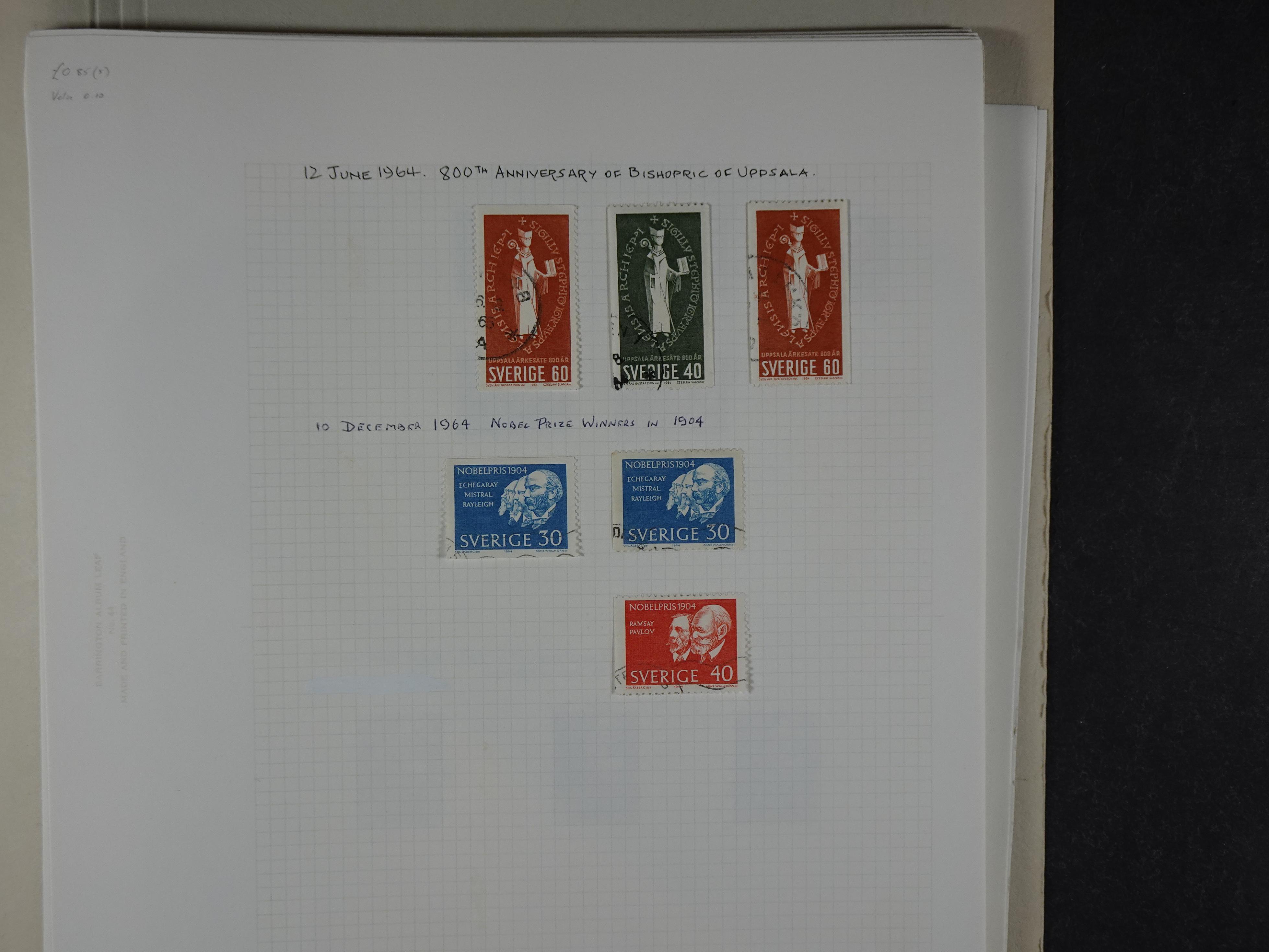 Verzameling met leuk klassiek op blanco albumblaadjes in 2 klembanden. 73