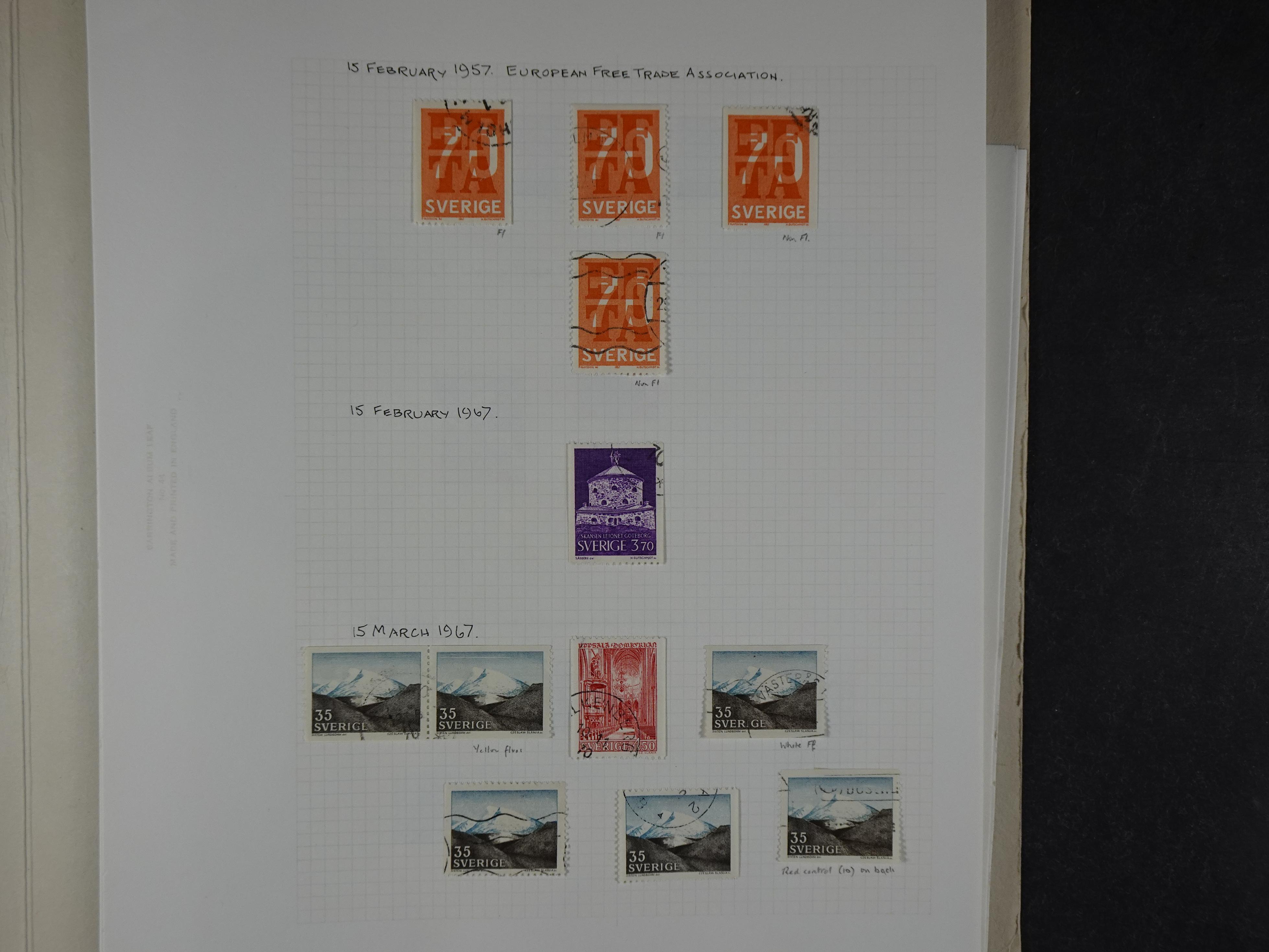 Verzameling met leuk klassiek op blanco albumblaadjes in 2 klembanden. 79