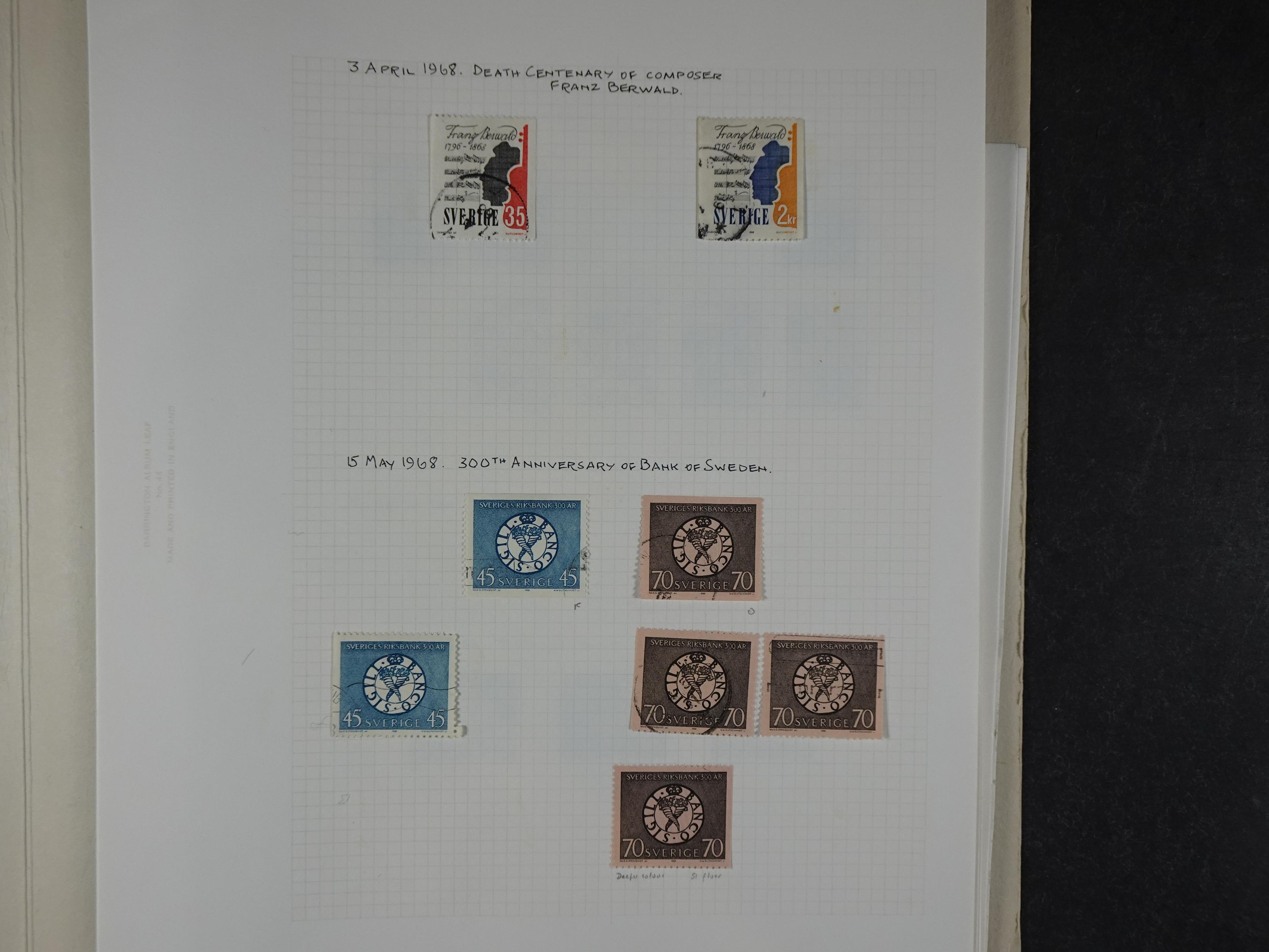 Verzameling met leuk klassiek op blanco albumblaadjes in 2 klembanden. 84