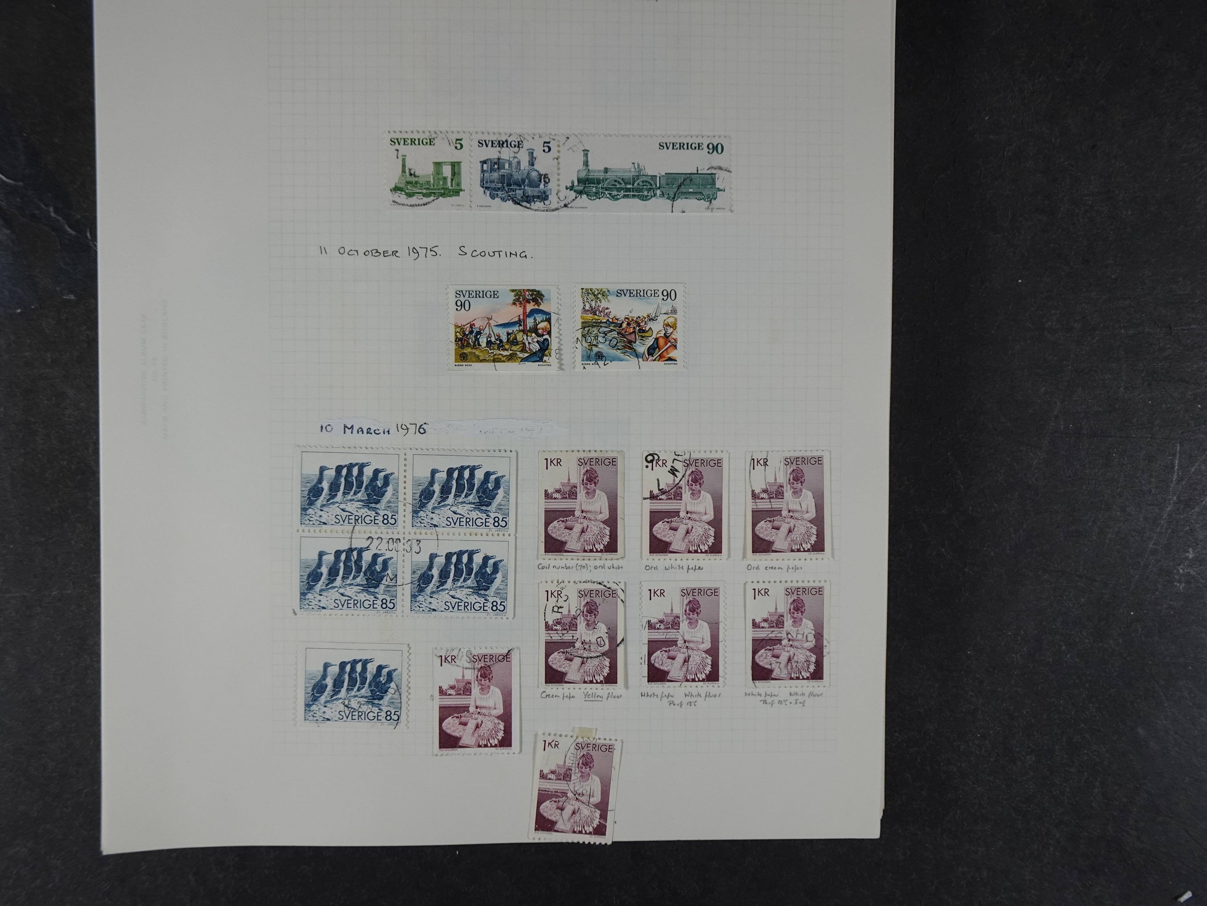 Verzameling met leuk klassiek op blanco albumblaadjes in 2 klembanden. 124