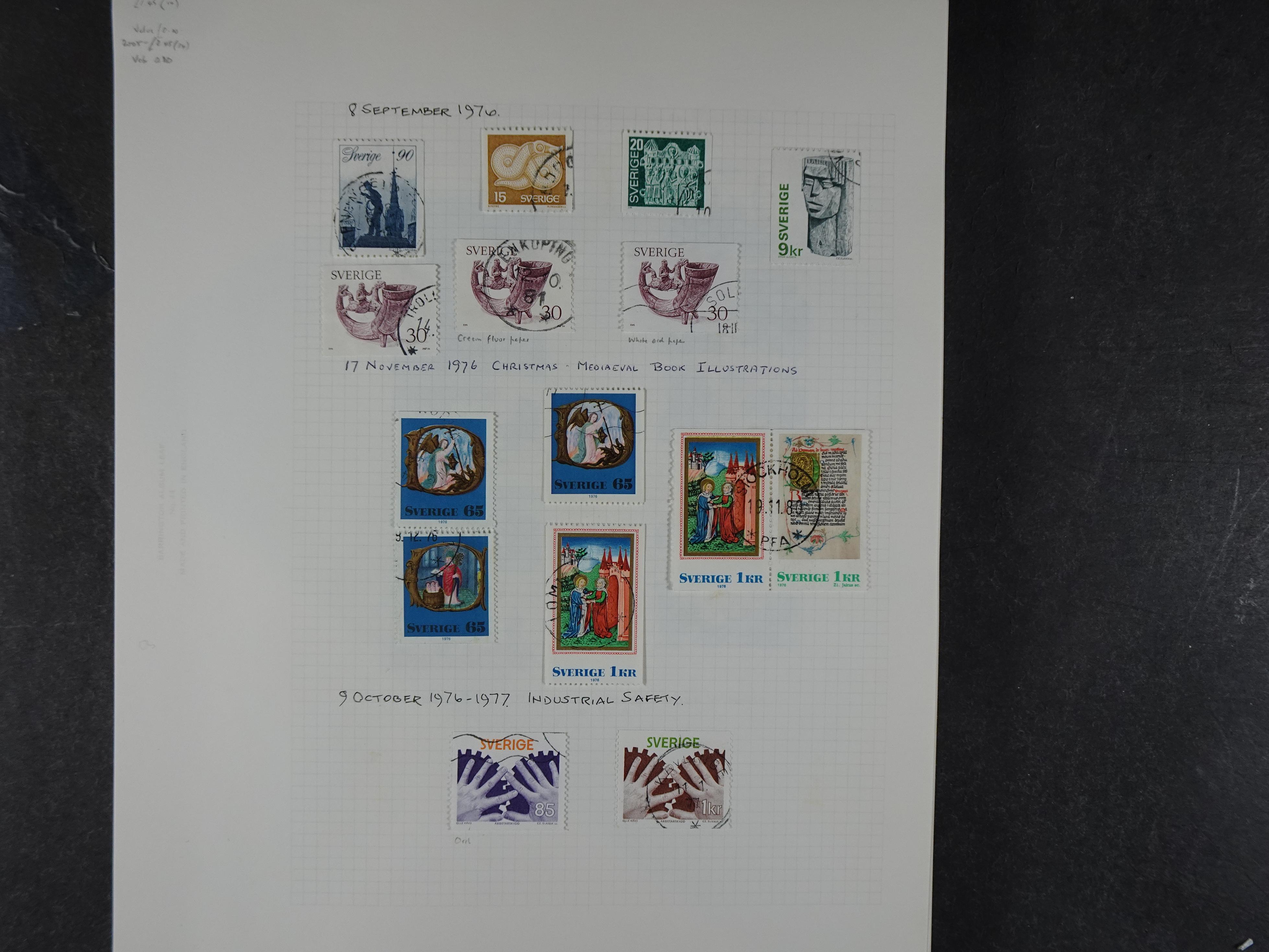 Verzameling met leuk klassiek op blanco albumblaadjes in 2 klembanden. 127