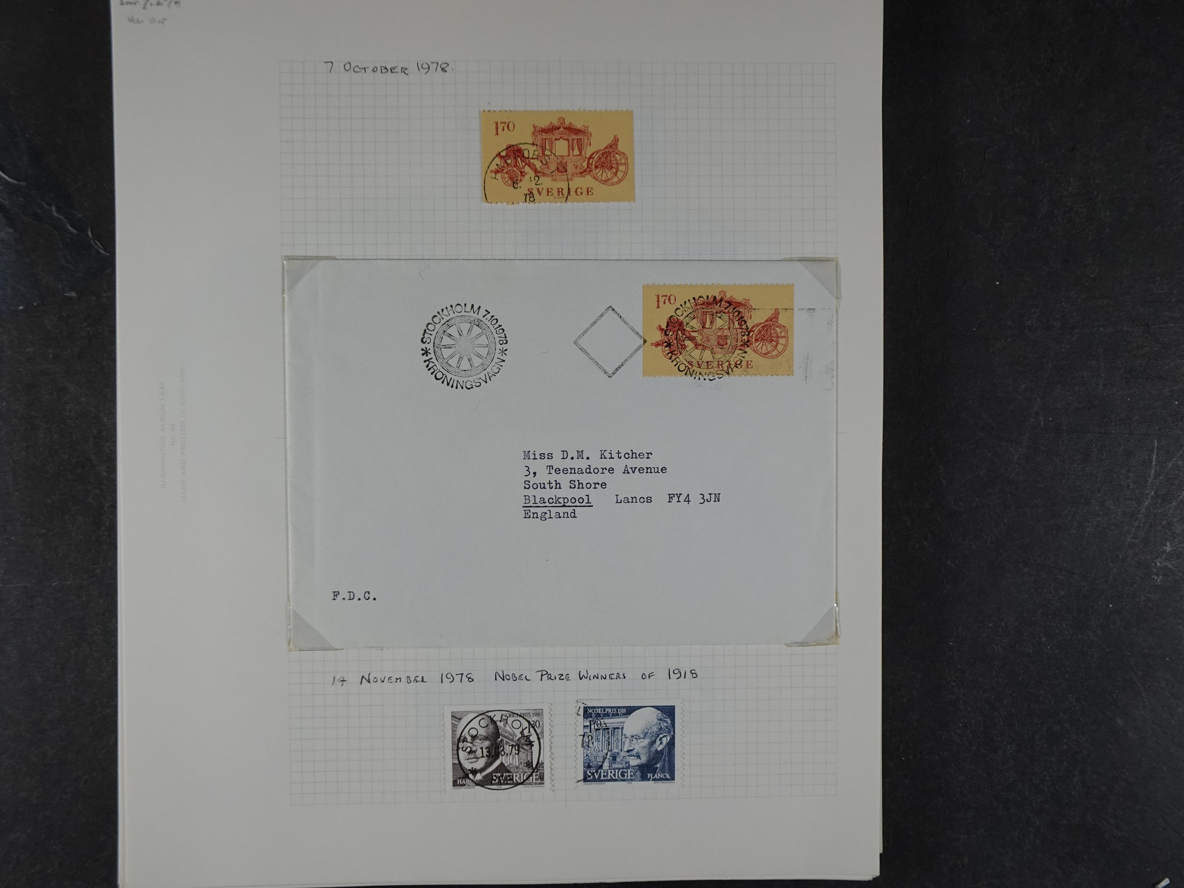 Verzameling met leuk klassiek op blanco albumblaadjes in 2 klembanden. 138