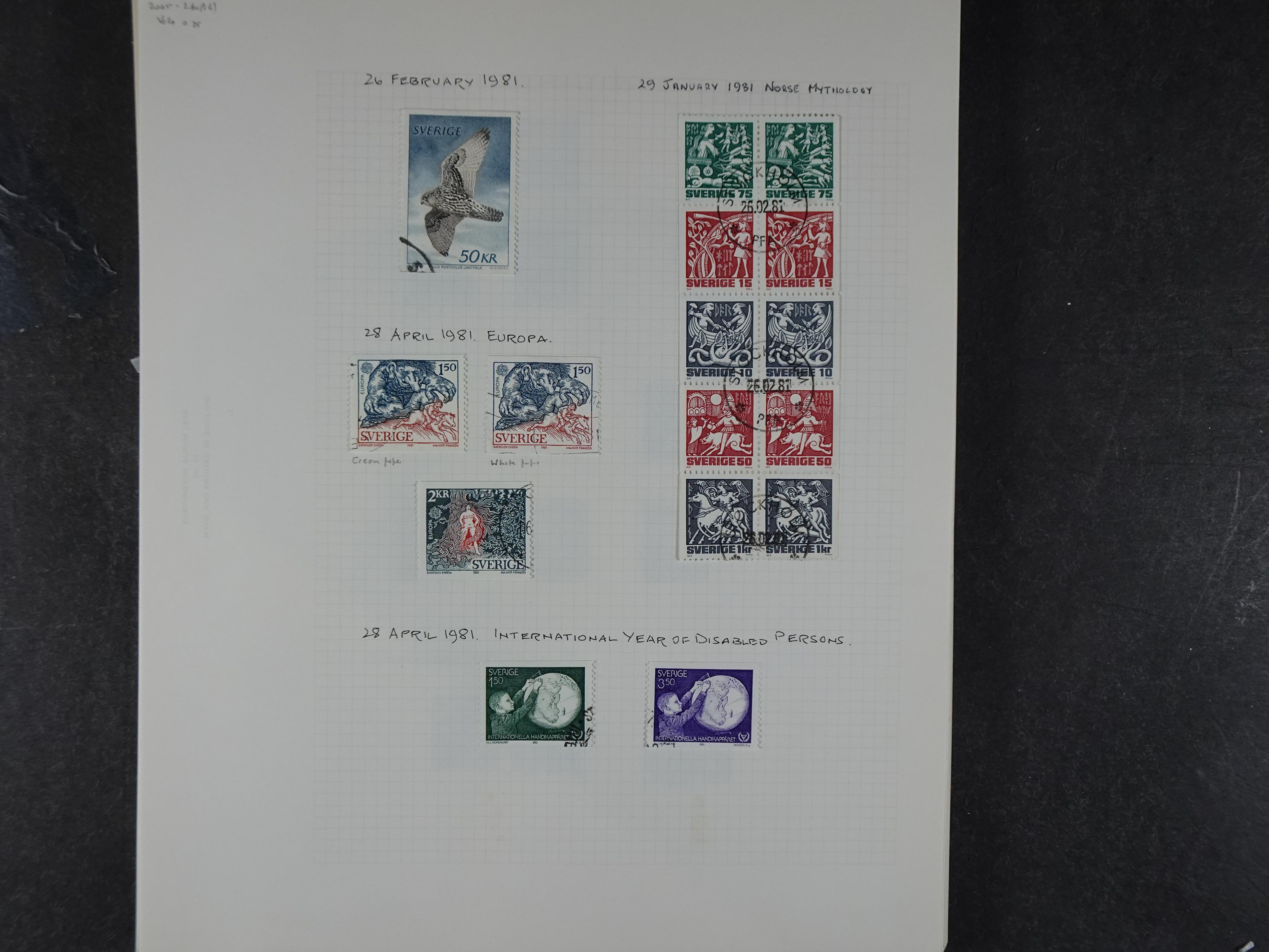 Verzameling met leuk klassiek op blanco albumblaadjes in 2 klembanden. 150