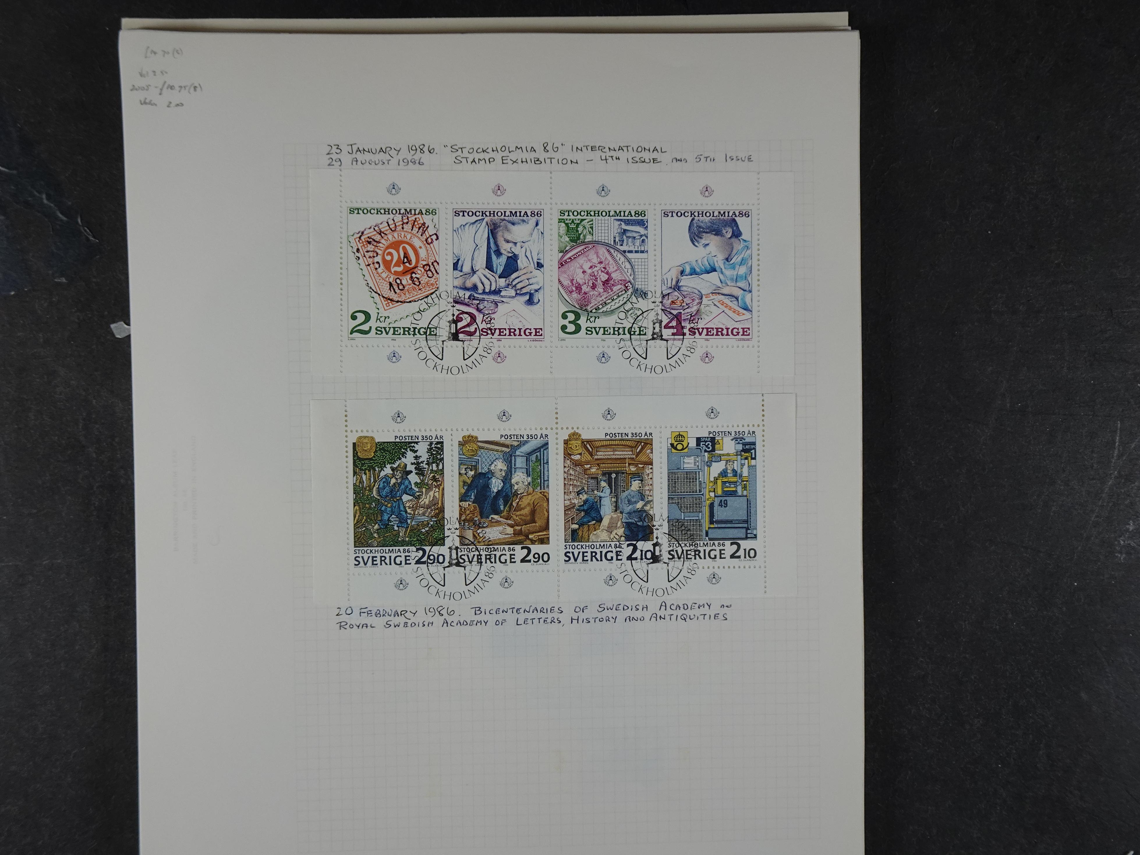 Verzameling met leuk klassiek op blanco albumblaadjes in 2 klembanden. 173