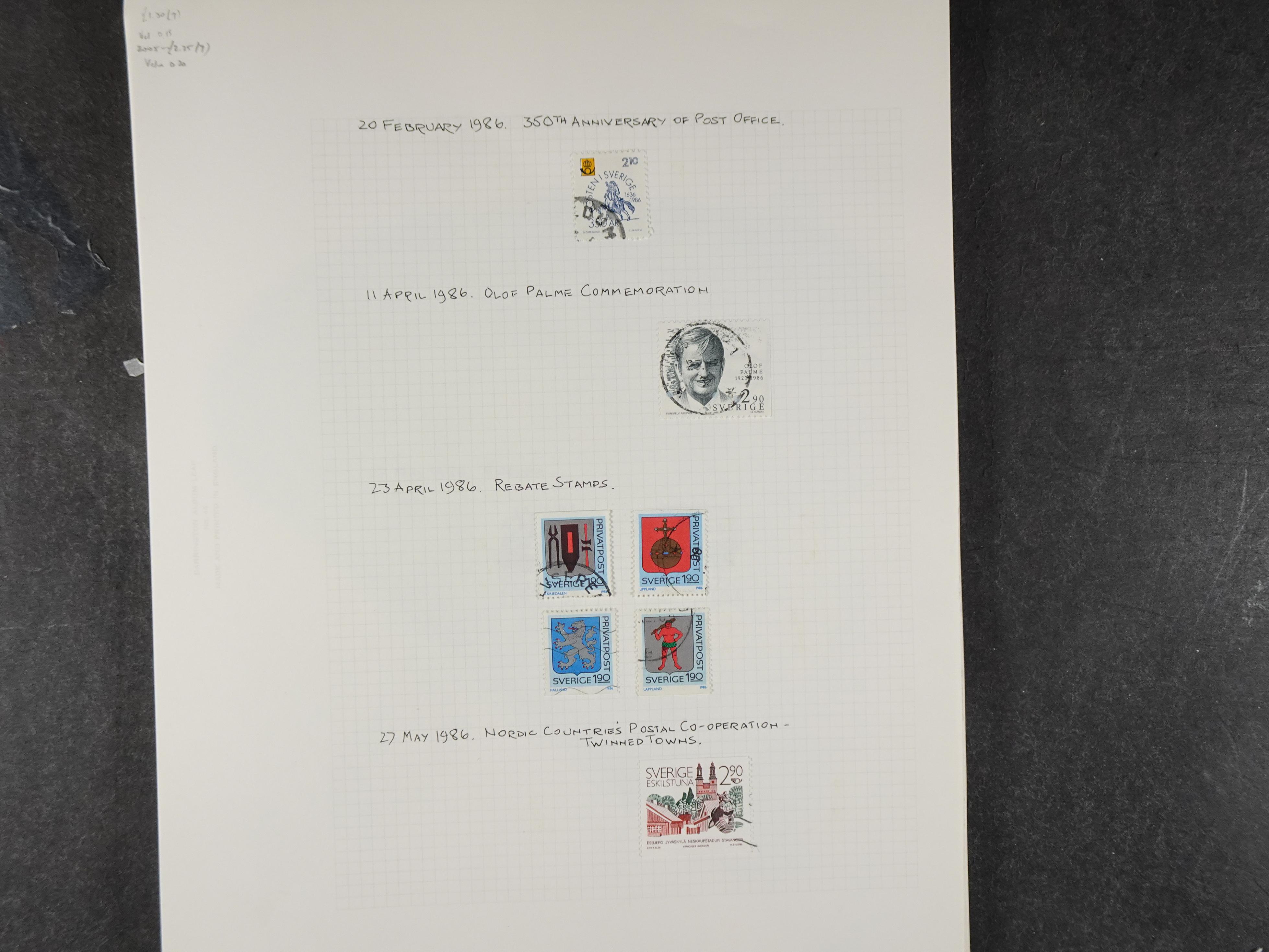 Verzameling met leuk klassiek op blanco albumblaadjes in 2 klembanden. 174